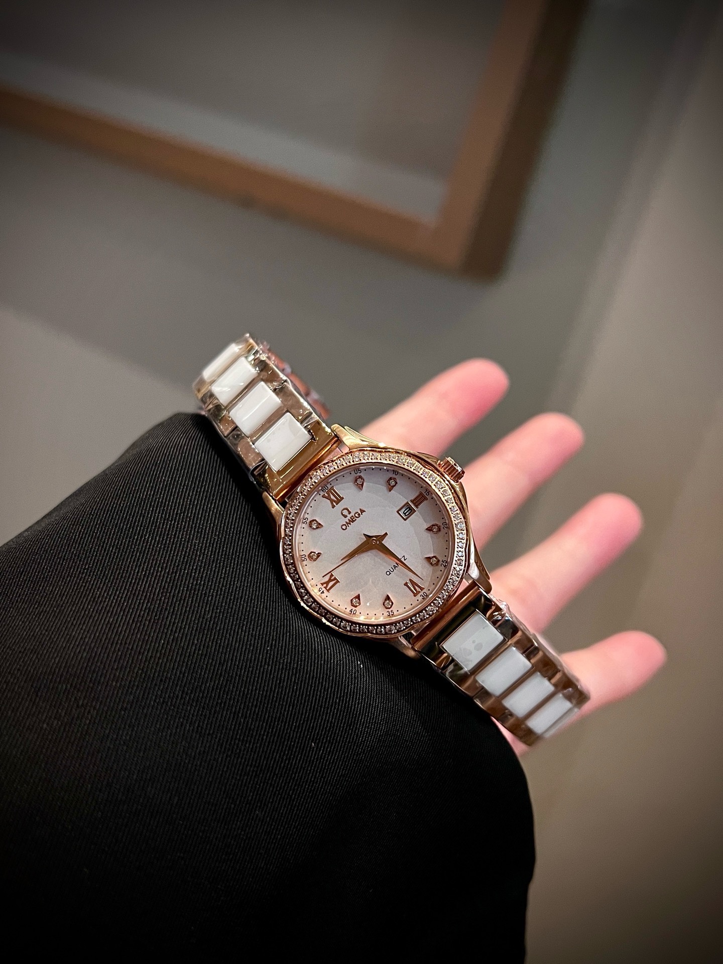 Omega Ladies Quartz Watch 30mm, Mother of Pearl Dial, 316L Stainless Steel Case Elegant Dress Wristwatch