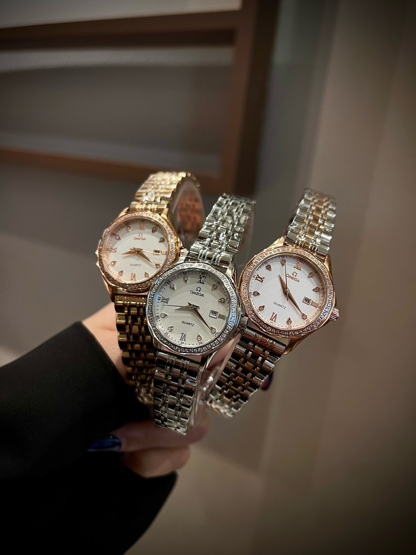 Omega Ladies Quartz Watch 30mm, Mother of Pearl Dial, 316L Stainless Steel Case Elegant Dress Wristwatch