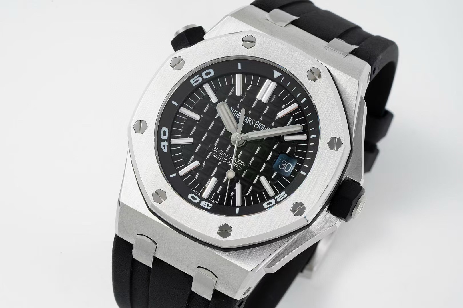 Audemars Piguet Royal Oak Offshore 15710 42mm Automatic Watch APS Factory