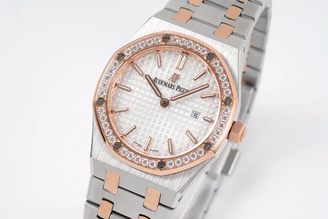 Audemars Piguet Royal Oak Ladies Quartz Watch 33mm, Ref.67651ST.ZZ.1261ST.01