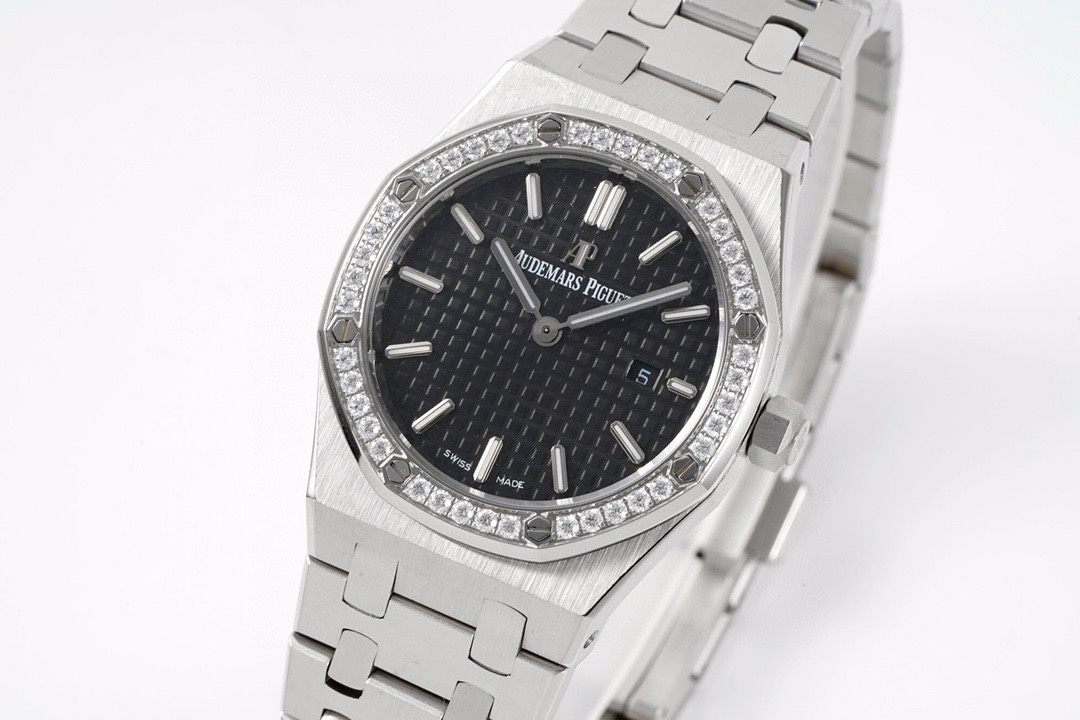 Audemars Piguet Royal Oak Ladies Quartz Watch 33mm, Ref.67651ST.ZZ.1261ST.01