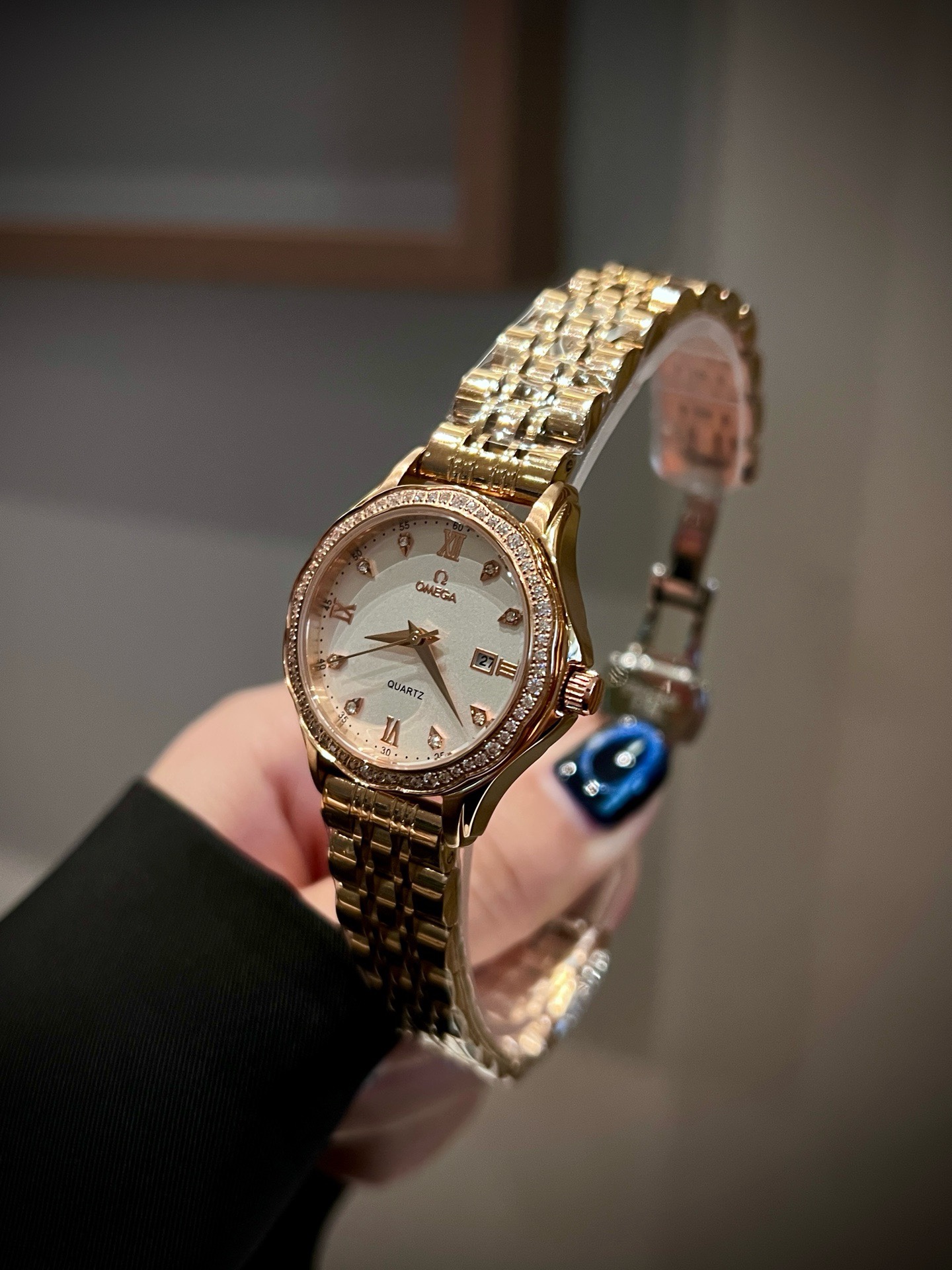 Omega Ladies Quartz Watch 30mm, Mother of Pearl Dial, 316L Stainless Steel Case Elegant Dress Wristwatch