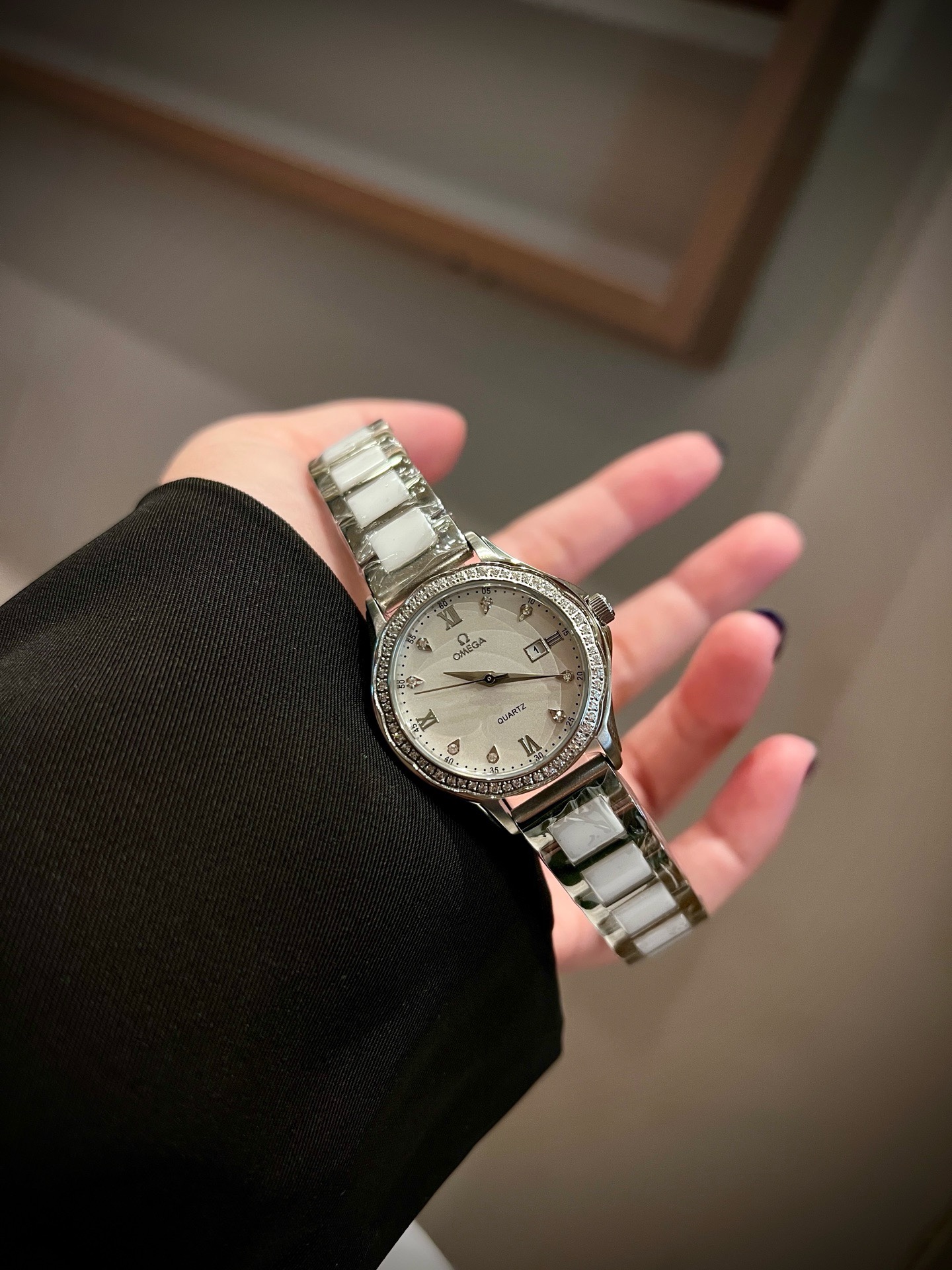 Omega Ladies Quartz Watch 30mm, Mother of Pearl Dial, 316L Stainless Steel Case Elegant Dress Wristwatch
