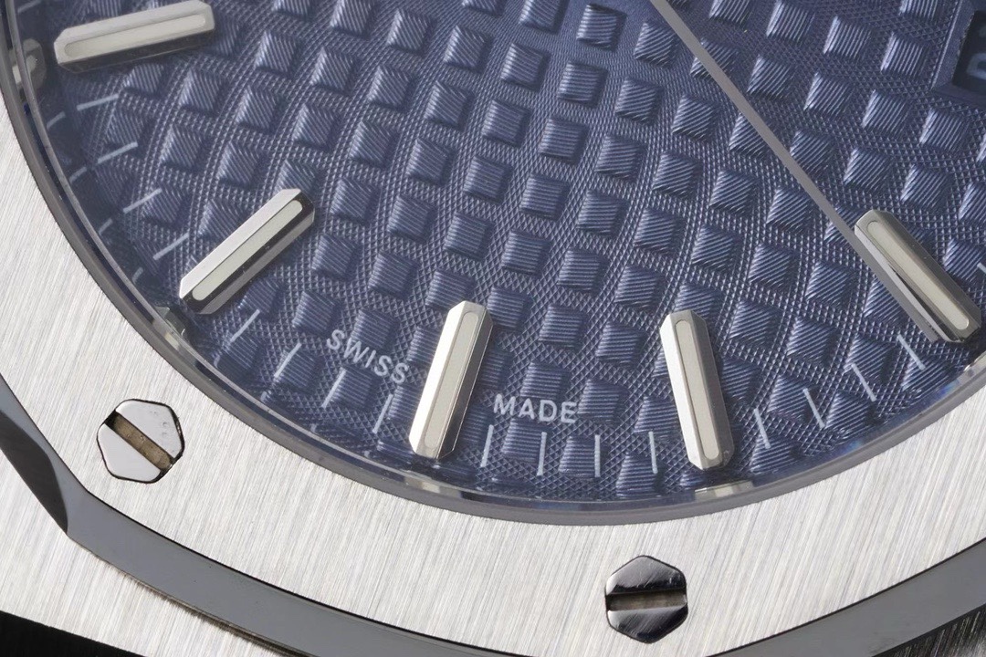 Audemars Piguet Royal Oak Ladies Automatic Watch 34mm, Ref.77350 / 77351