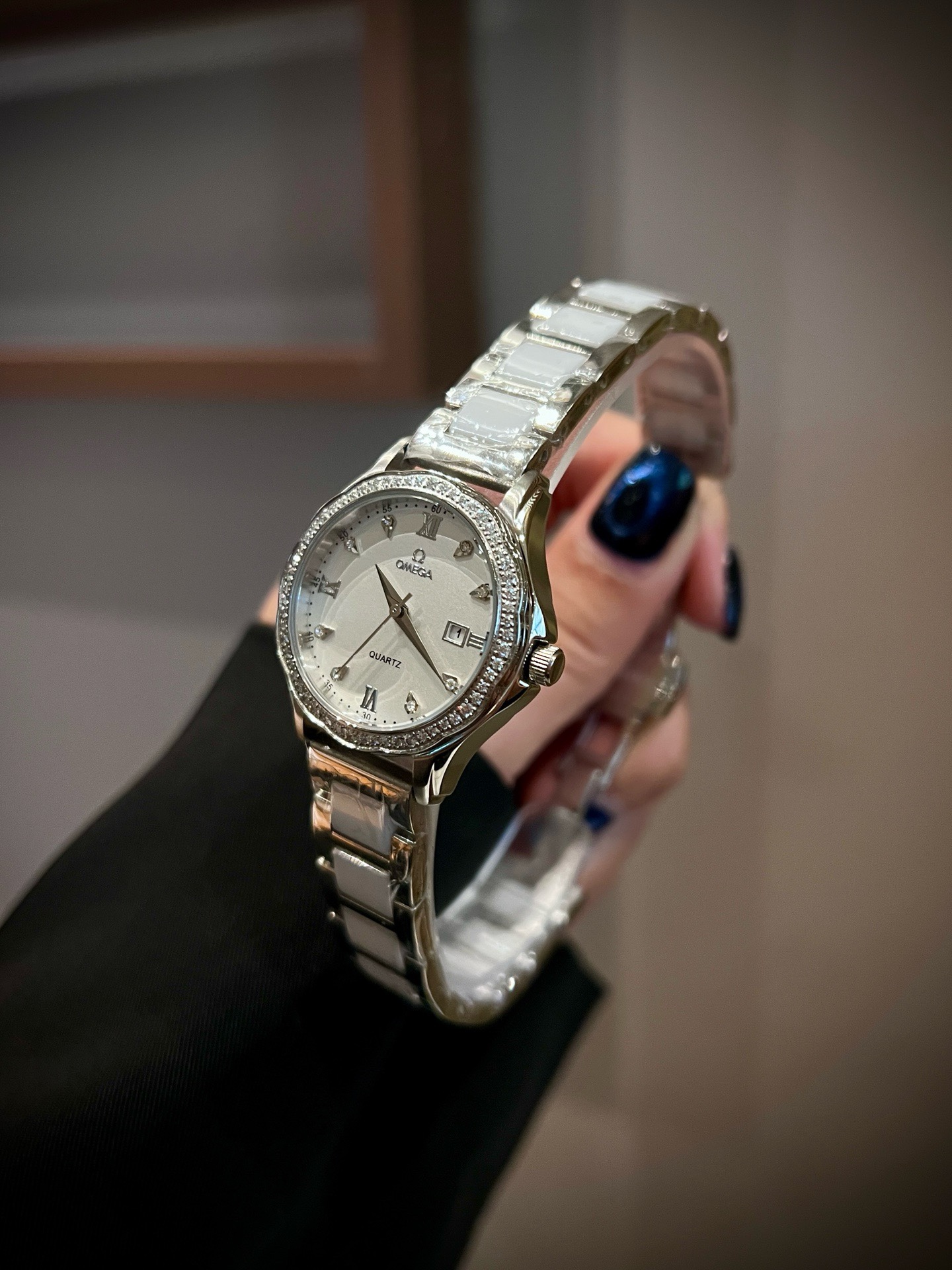 Omega Ladies Quartz Watch 30mm, Mother of Pearl Dial, 316L Stainless Steel Case Elegant Dress Wristwatch