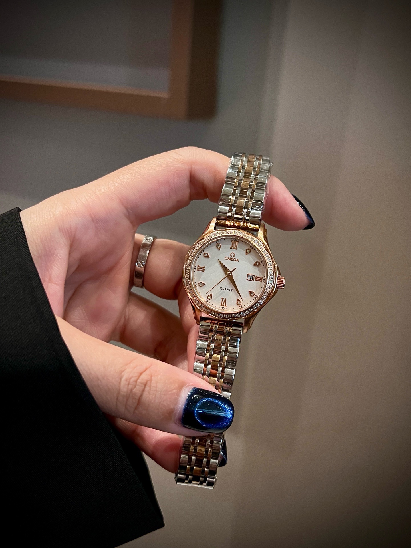 Omega Ladies Quartz Watch 30mm, Mother of Pearl Dial, 316L Stainless Steel Case Elegant Dress Wristwatch