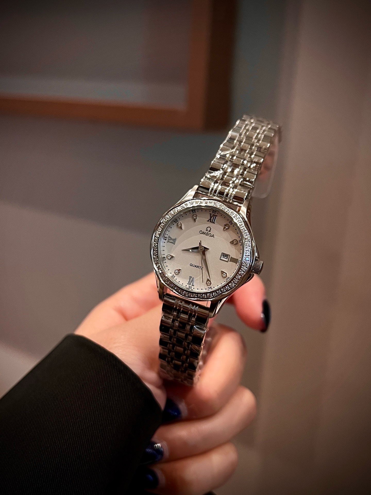 Omega Ladies Quartz Watch 30mm, Mother of Pearl Dial, 316L Stainless Steel Case Elegant Dress Wristwatch