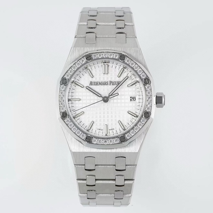 Audemars Piguet Royal Oak Ladies Automatic Watch 34mm, Ref.77350 / 77351