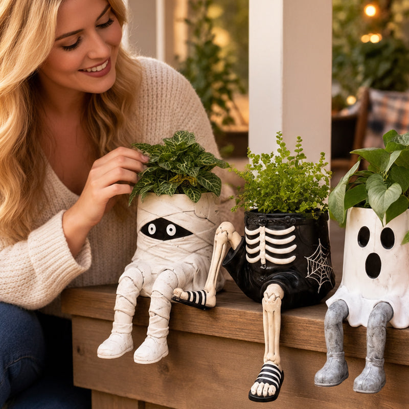 Halloween-Blumentöpfe in Form von Figuren mit herunterhängenden Beinen