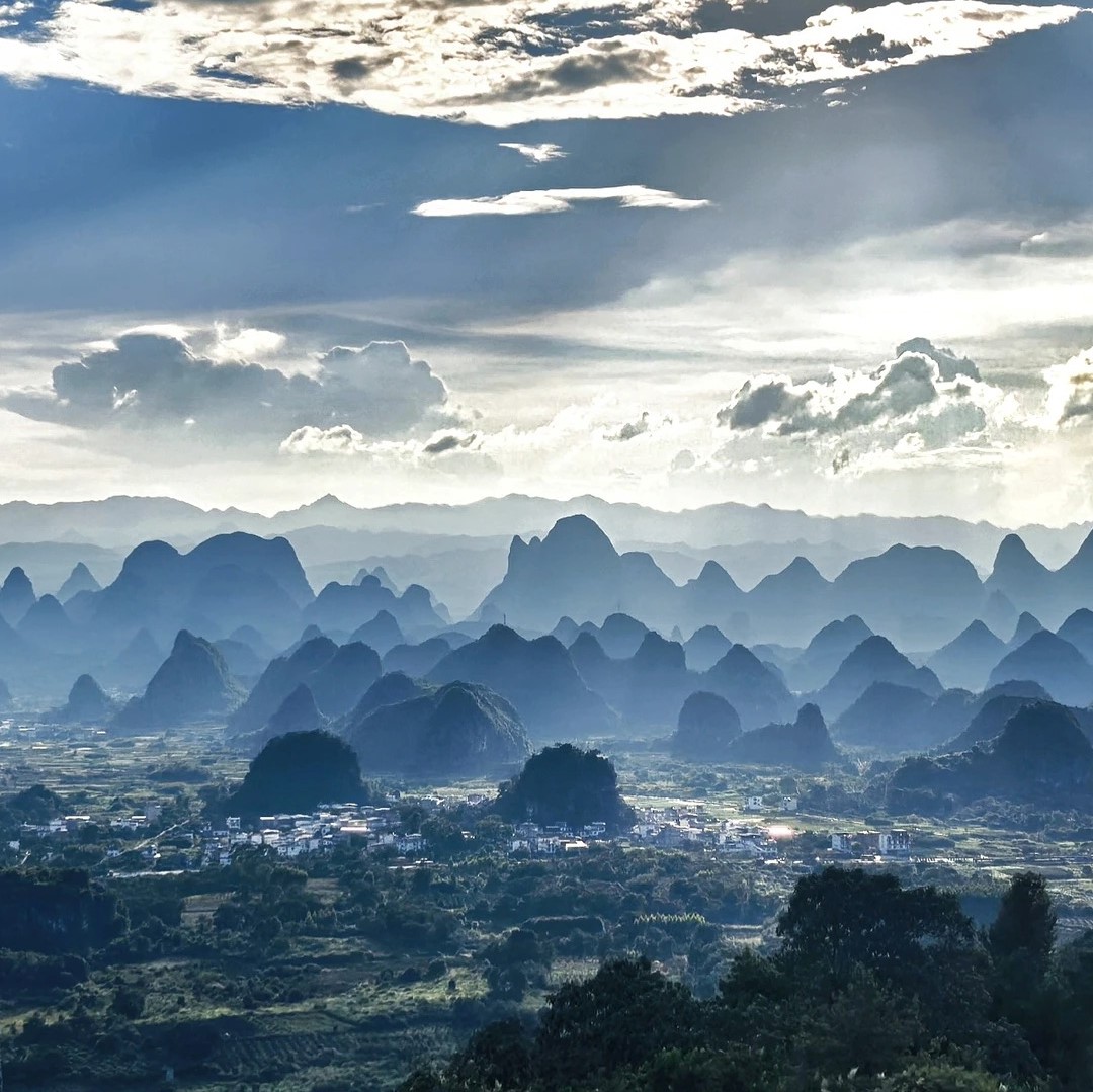 Guangxi-Guilin's Thousand-Mile Rivers and Mountains Scenic Area