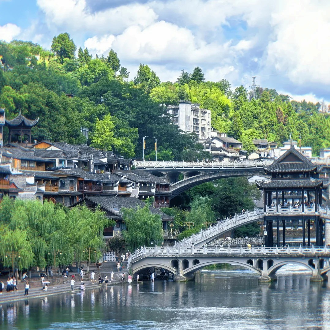 Hunan-Zhangjiajie Phoenix Ancient Town Attractions