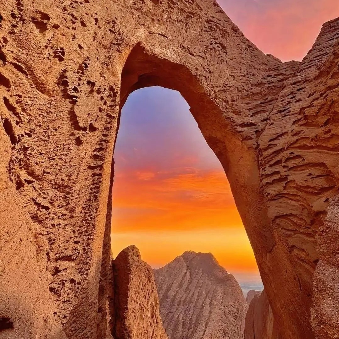 Xinjiang-Atushi Tianmen Natural Arch Scenic Area