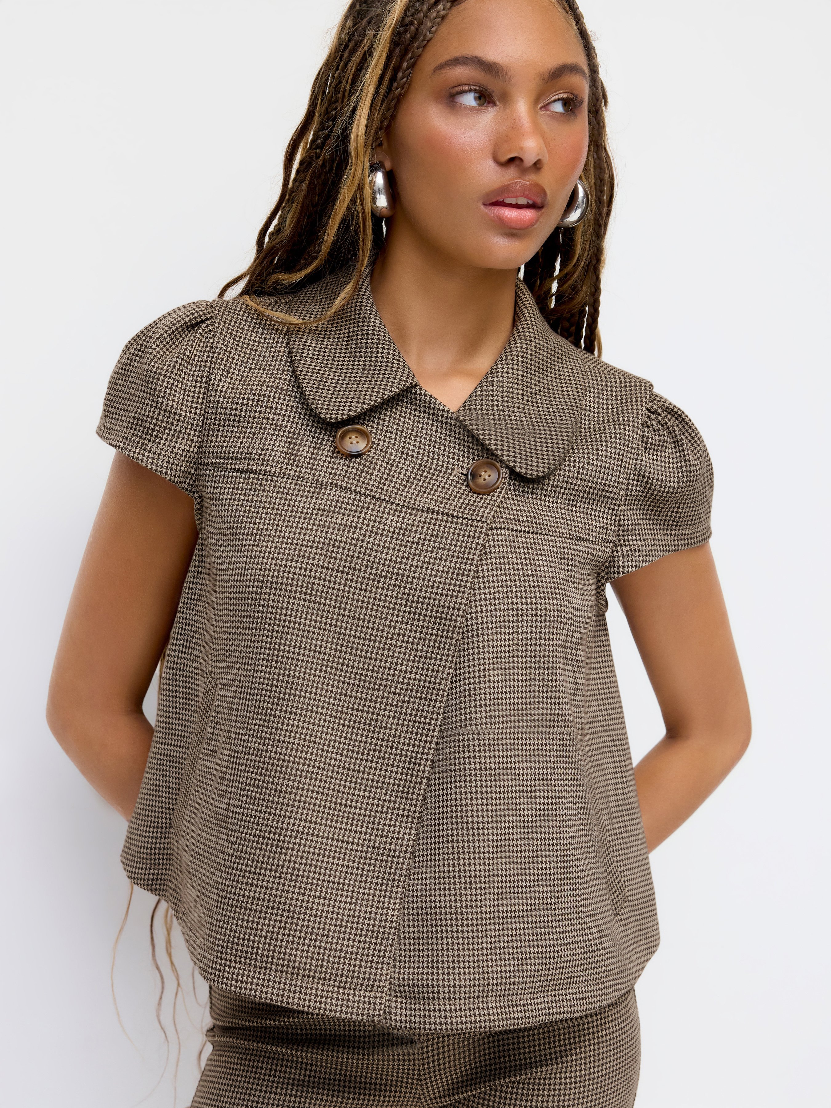 Peter Pan Collar Houndstooth & Polka Dot Button Short Sleeve Blouse — Brown