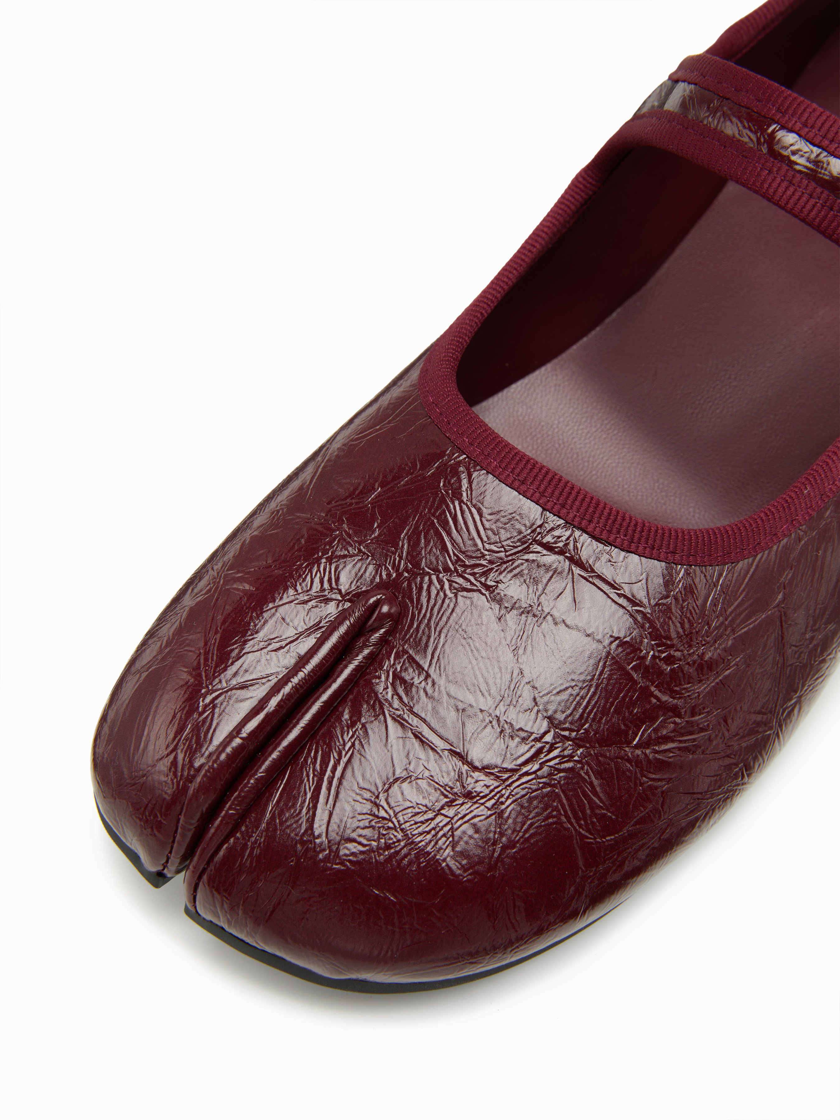 BUCKET SPLIT TOE MARY JANE FLATS — Wine