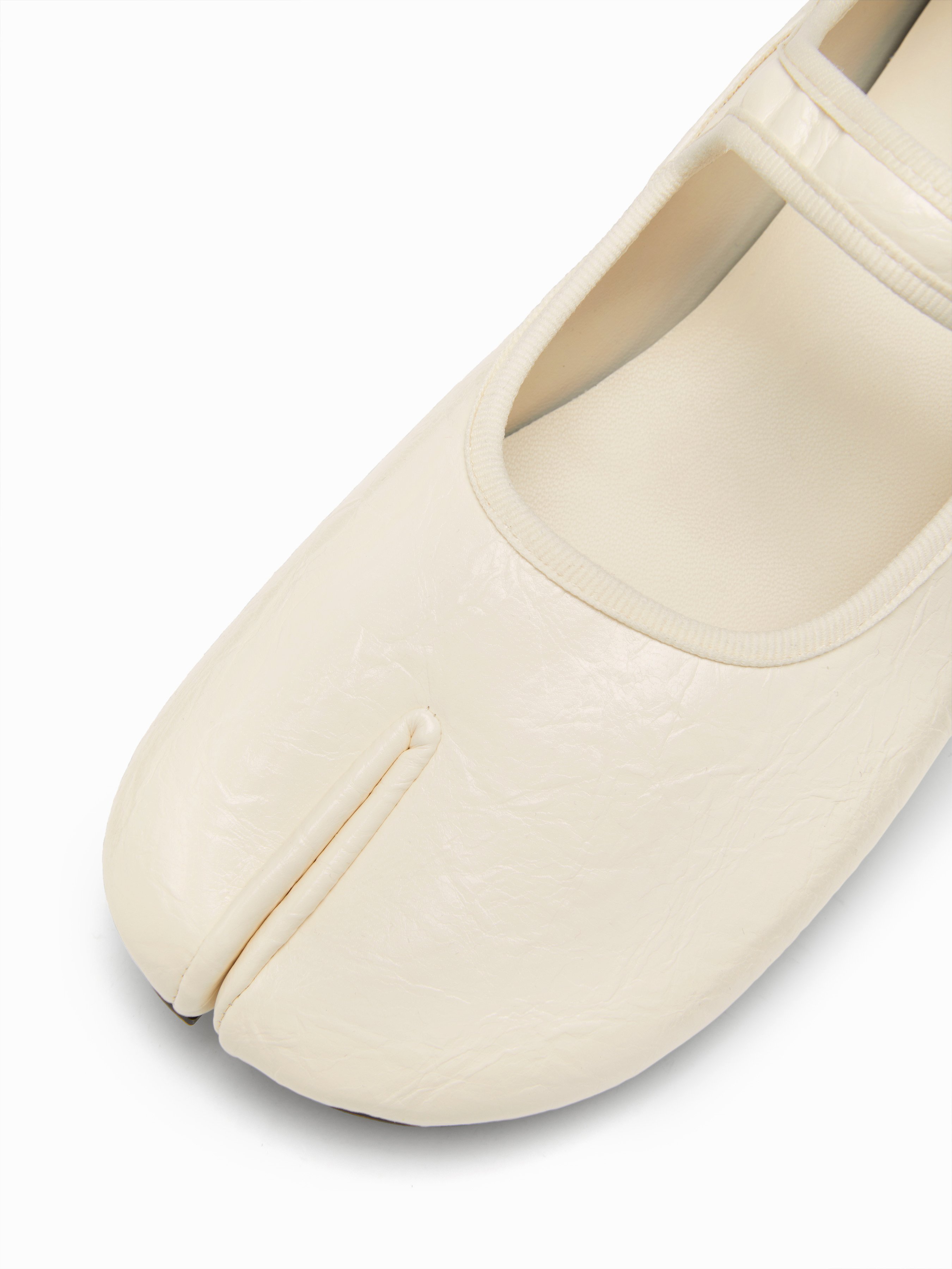 BUCKET SPLIT TOE MARY JANE FLATS — Cream
