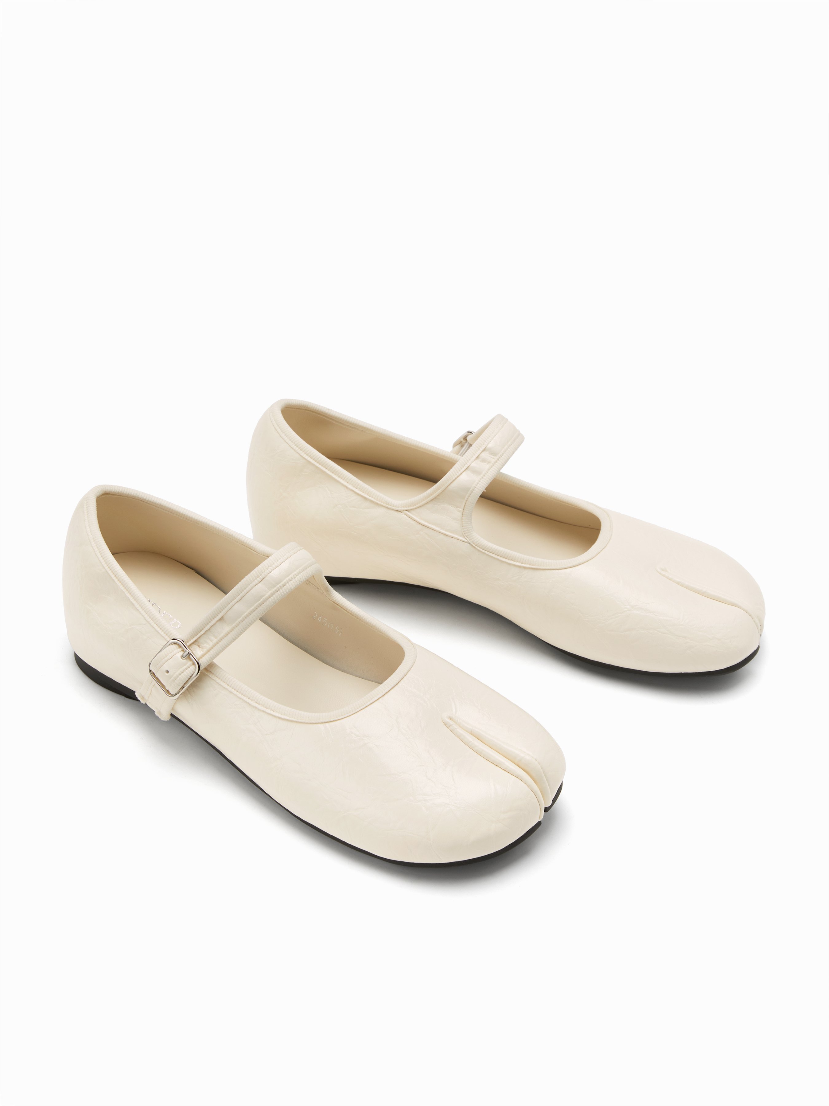 BUCKET SPLIT TOE MARY JANE FLATS — Cream