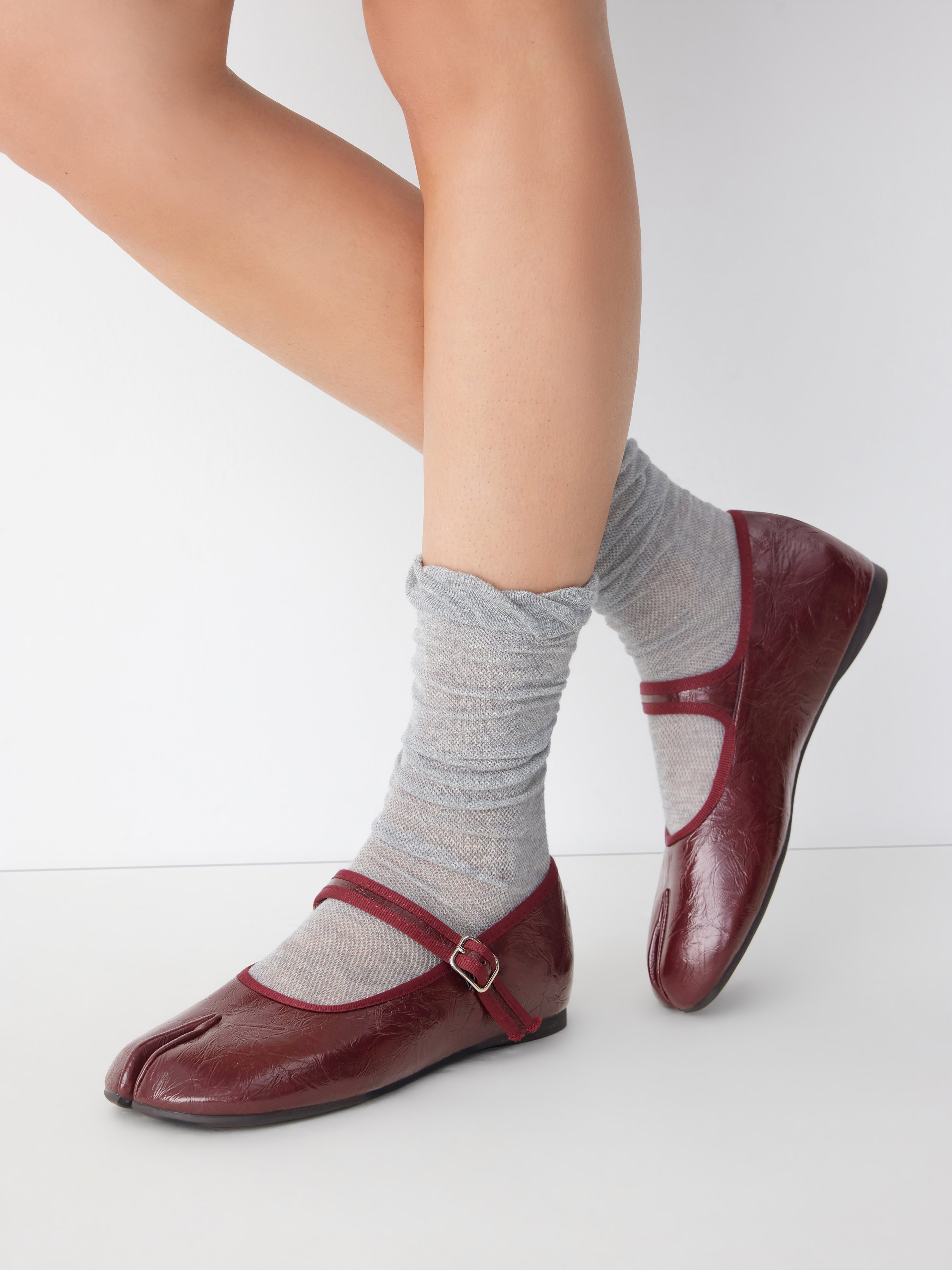 BUCKET SPLIT TOE MARY JANE FLATS — Wine
