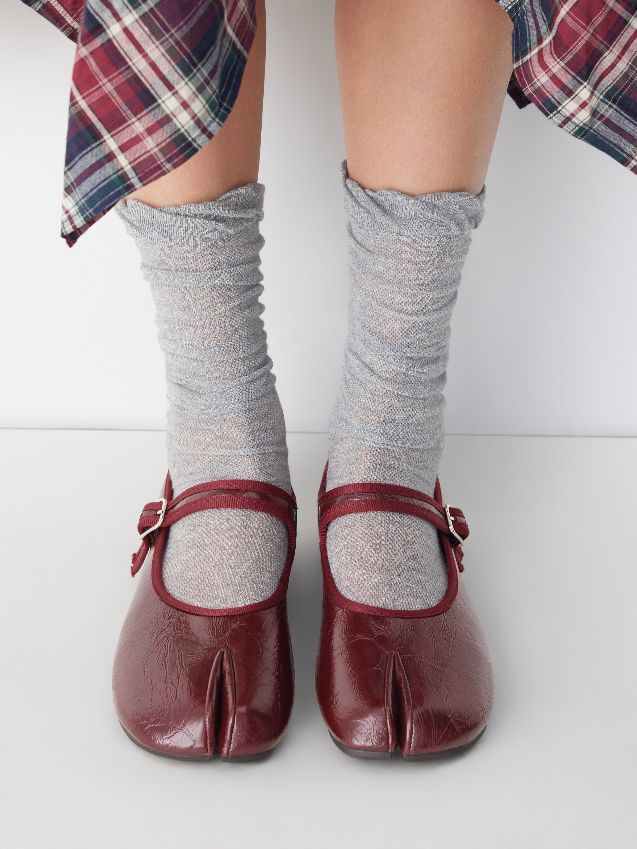 BUCKET SPLIT TOE MARY JANE FLATS — Wine