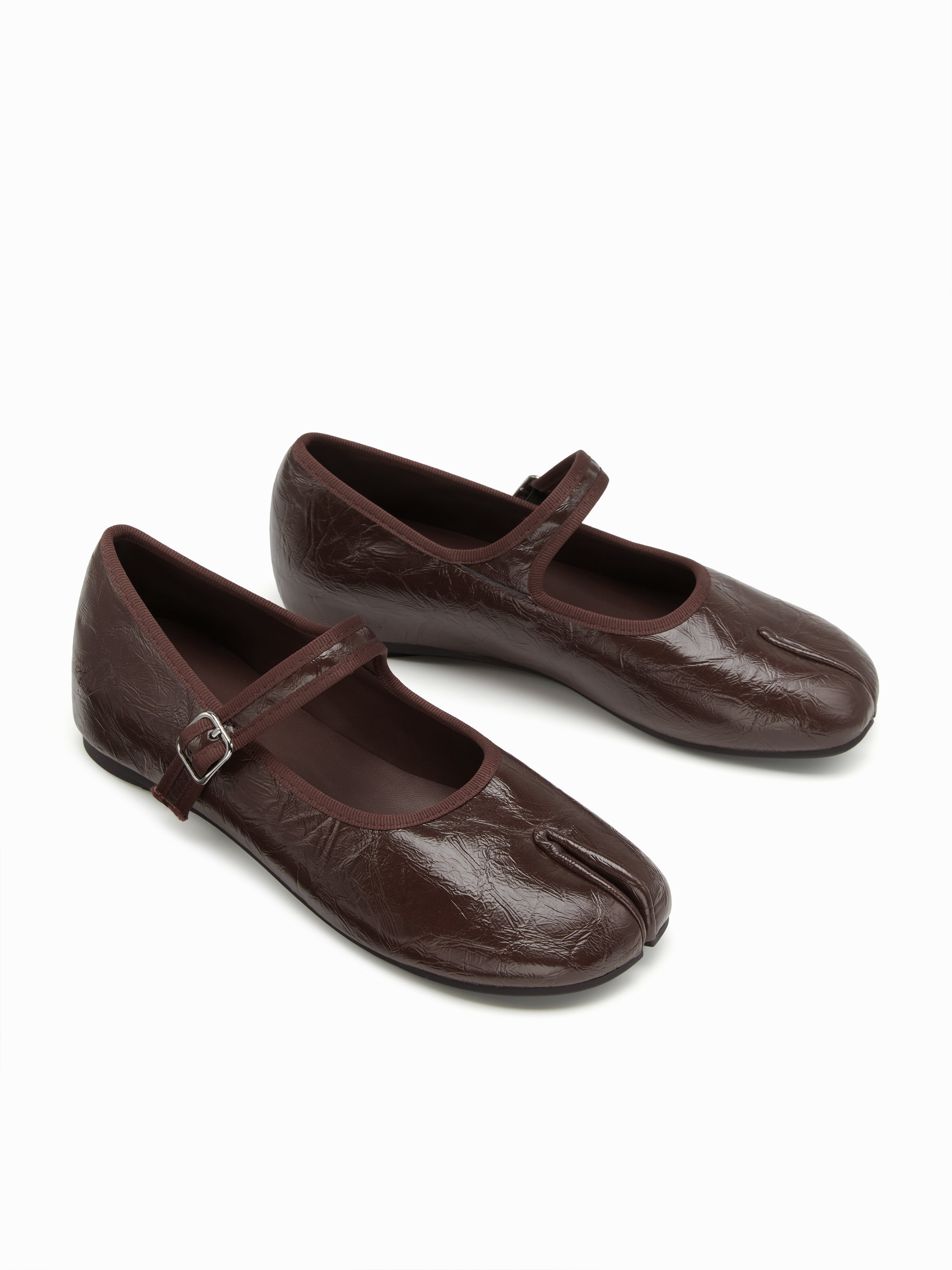 BUCKET SPLIT TOE MARY JANE FLATS — Coffee