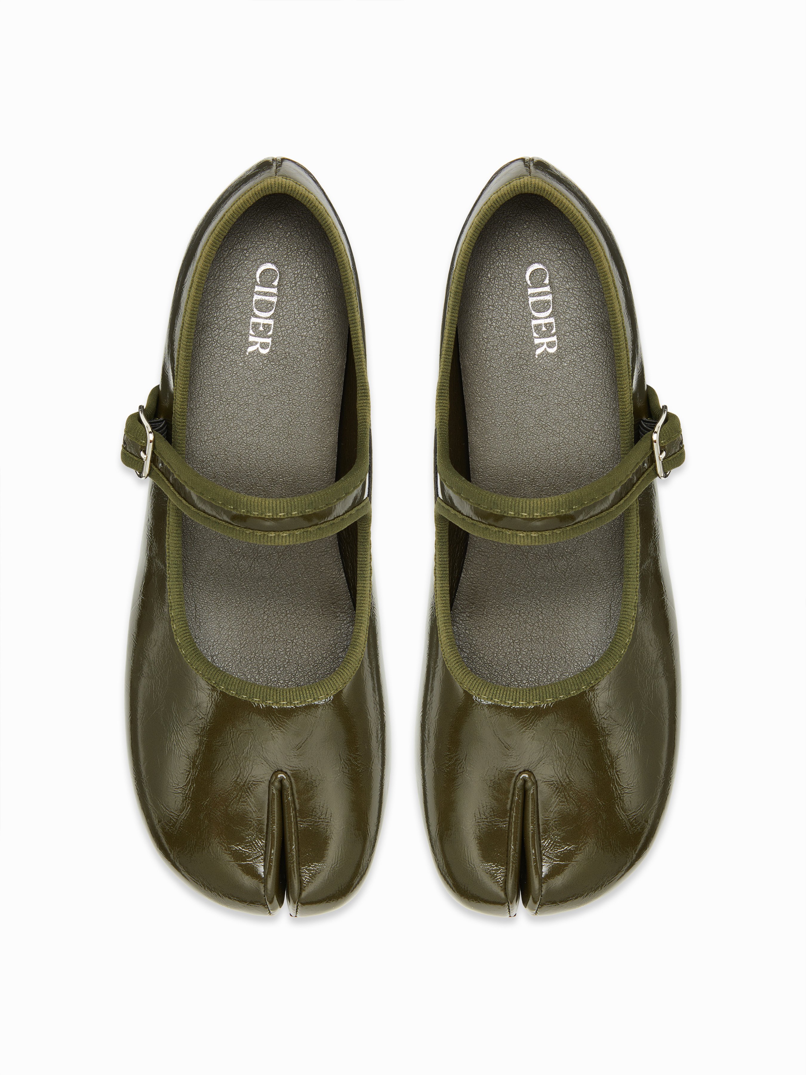 BUCKET SPLIT TOE MARY JANE FLATS — Dark Green