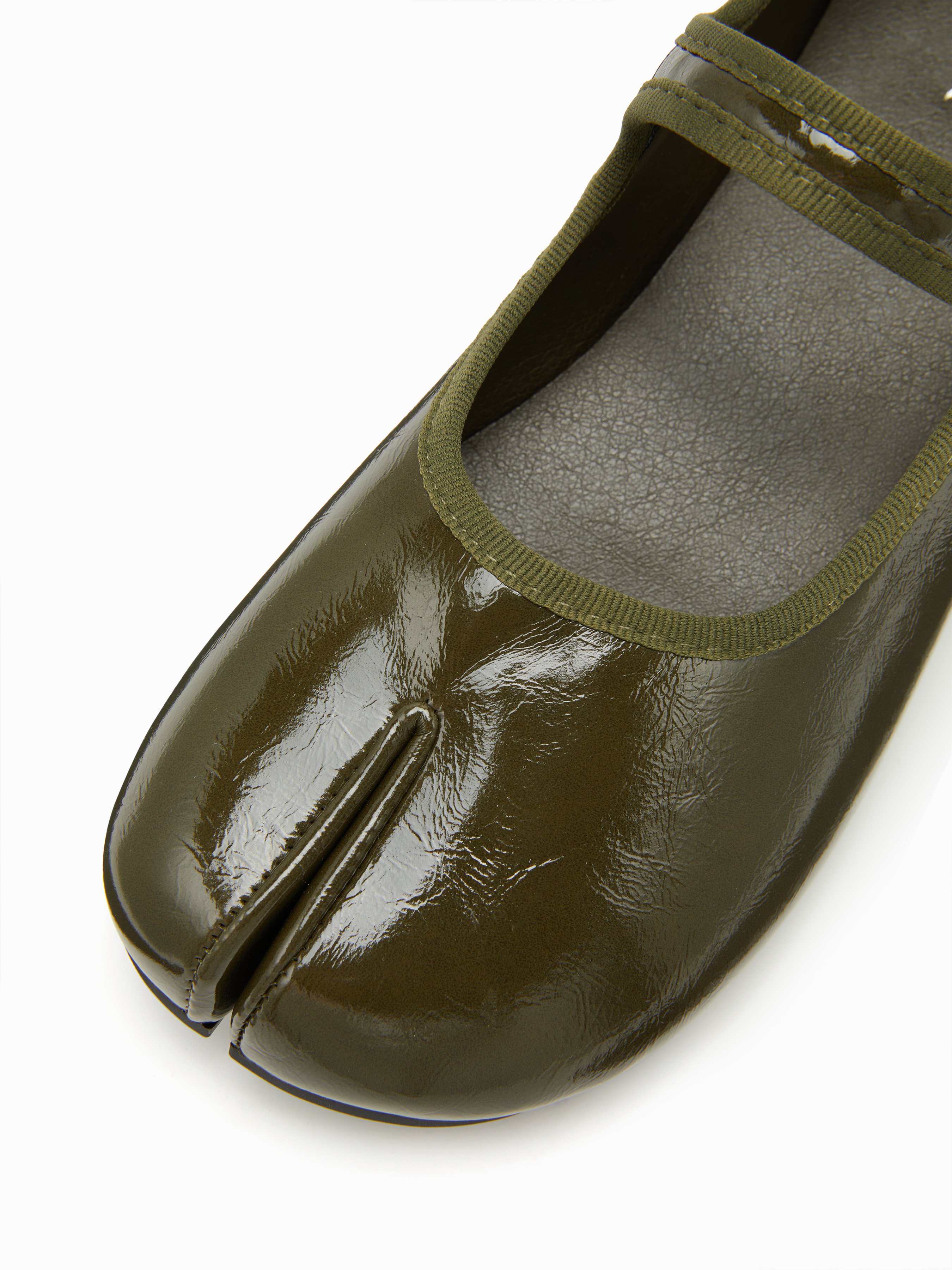 BUCKET SPLIT TOE MARY JANE FLATS — Dark Green