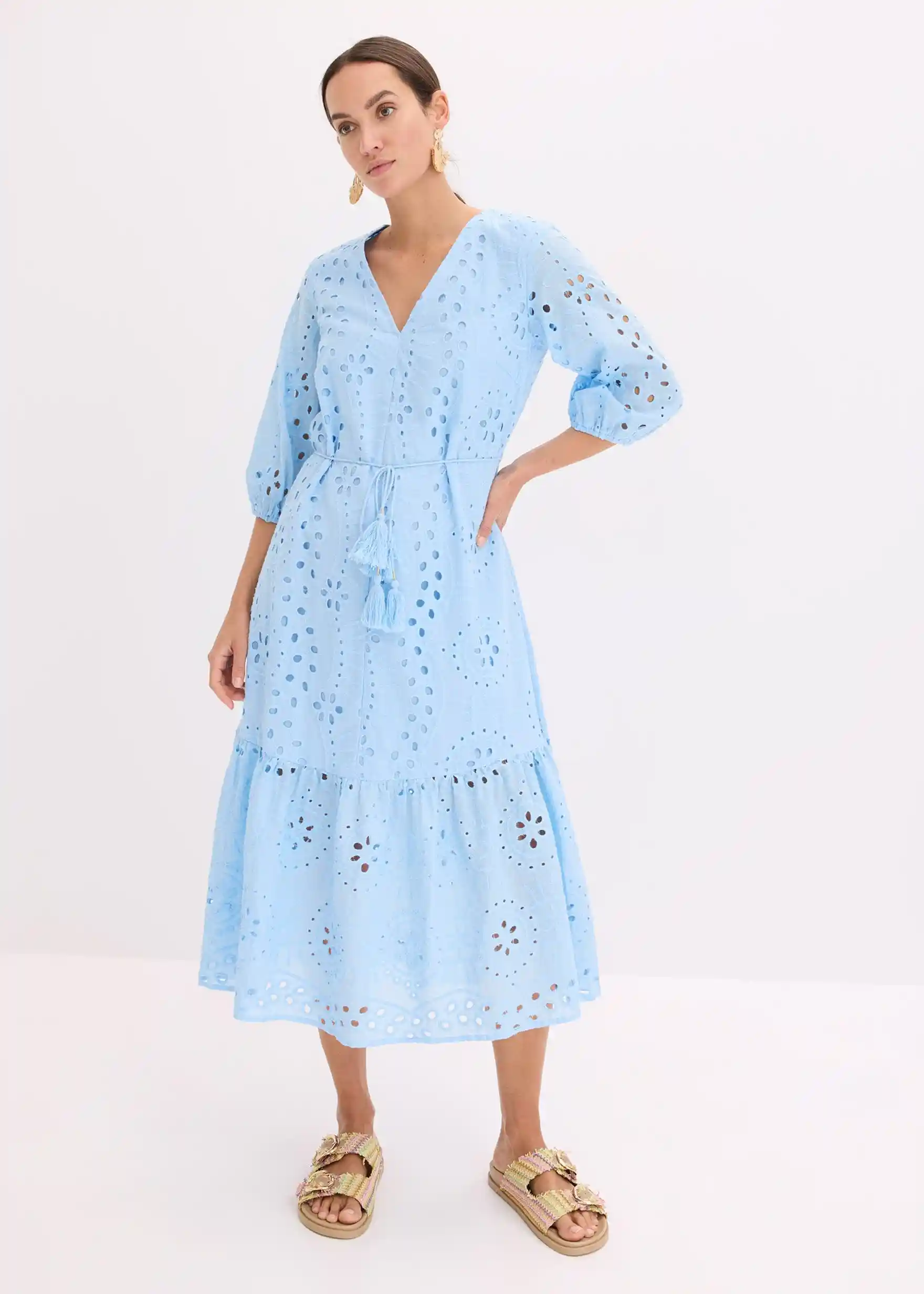 Midikleid aus reiner Baumwolle mit Lochstickerei - hellblau