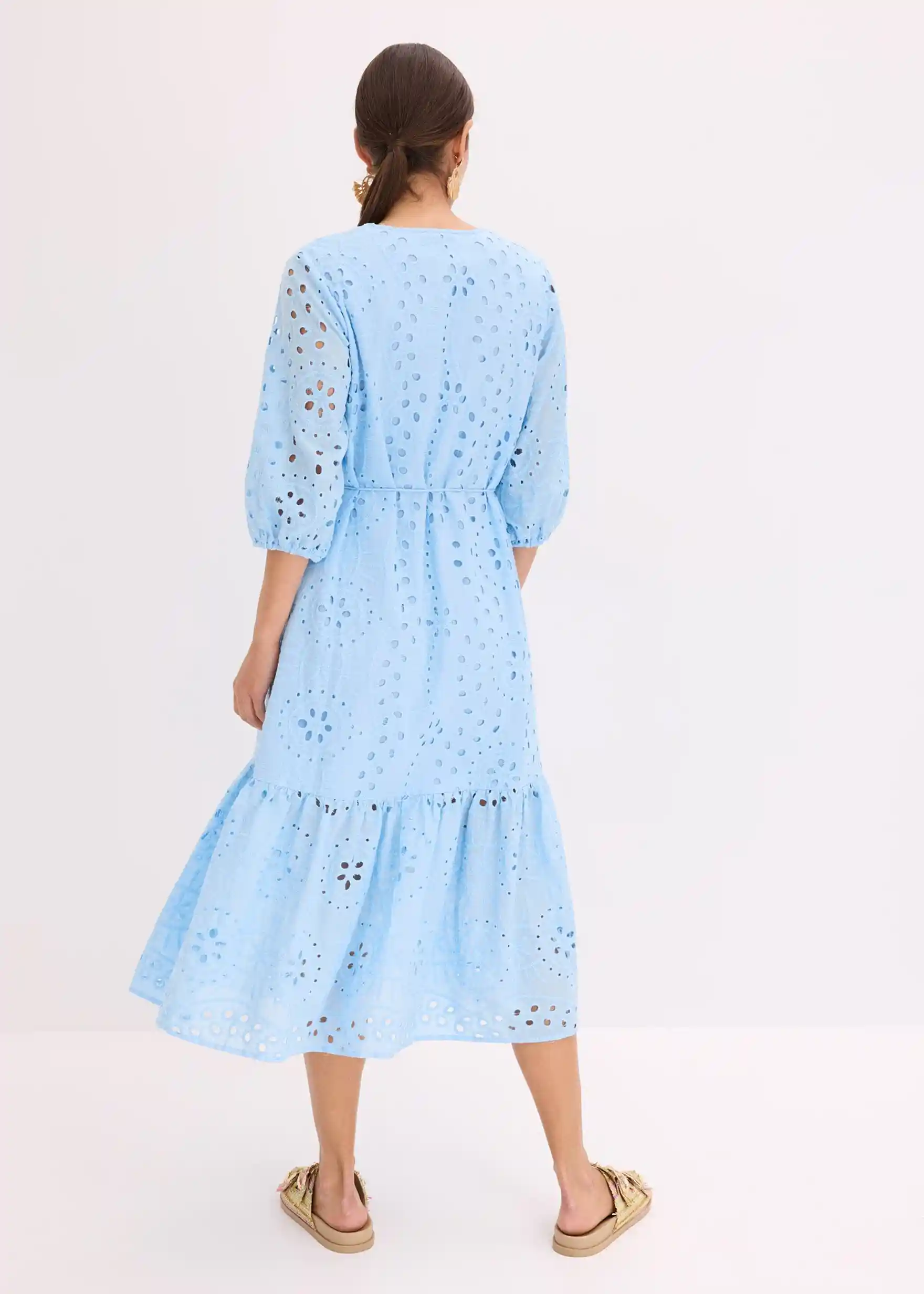 Midikleid aus reiner Baumwolle mit Lochstickerei - hellblau