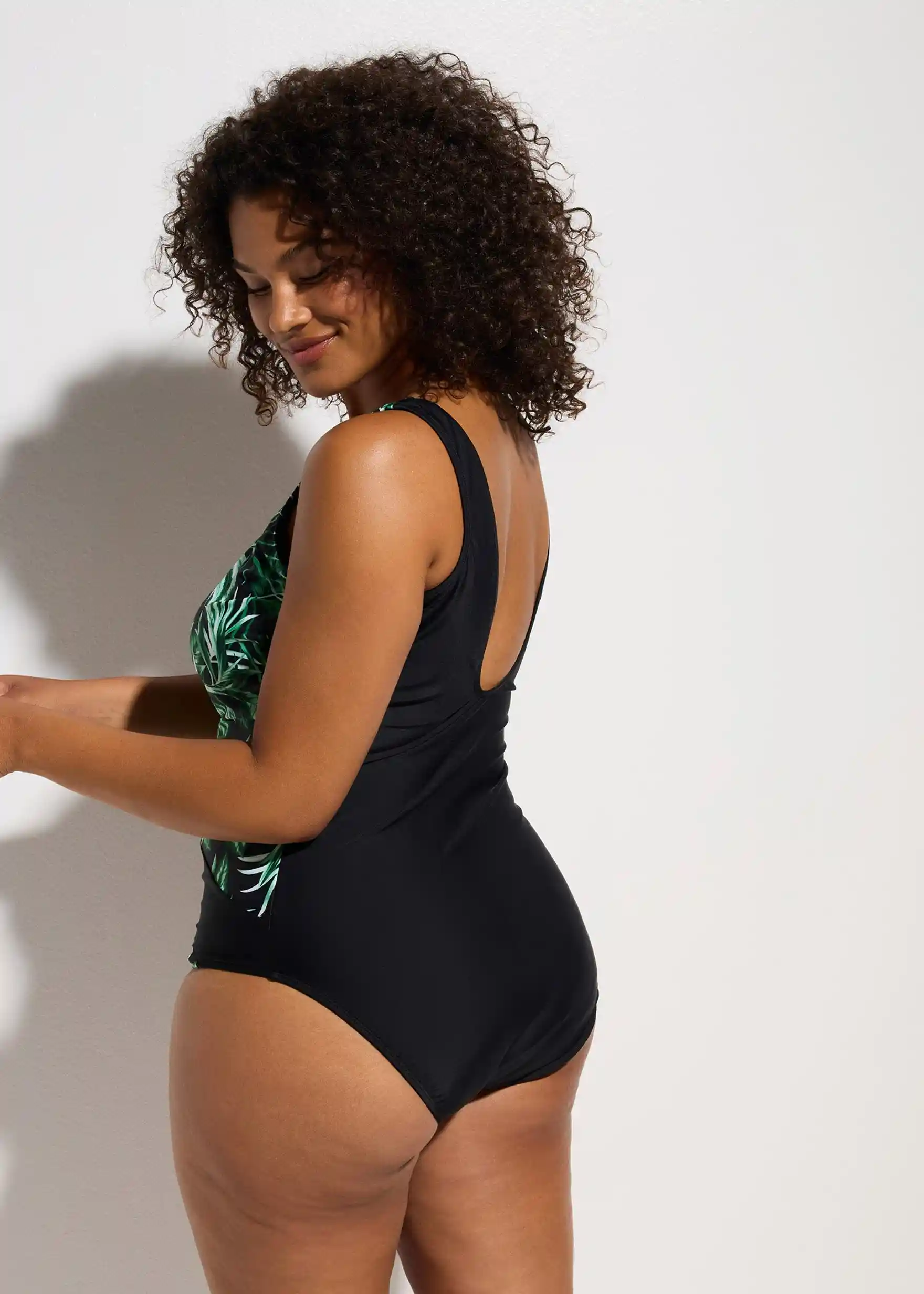 Medium Shape-Badeanzug - schwarz floral