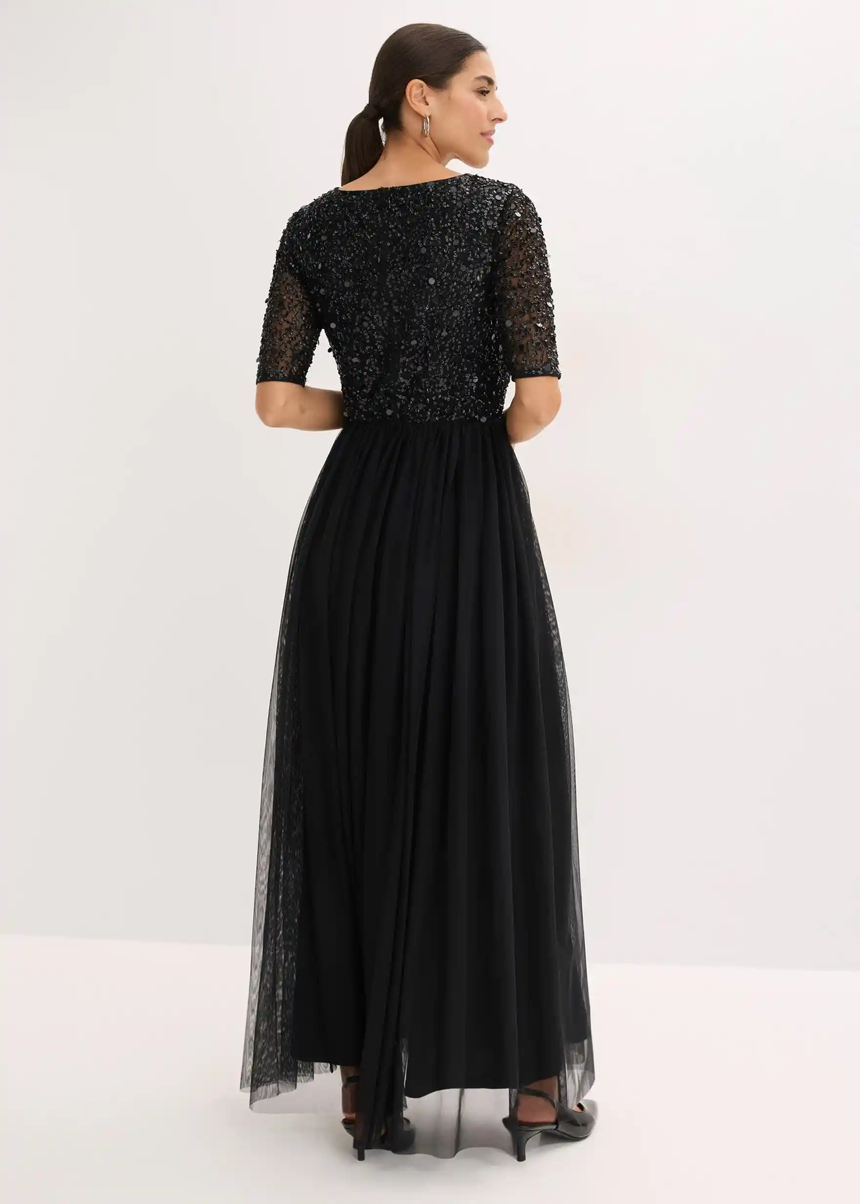 Abendkleid aus zartem Tüll mit Paillettenstickerei - schwarz