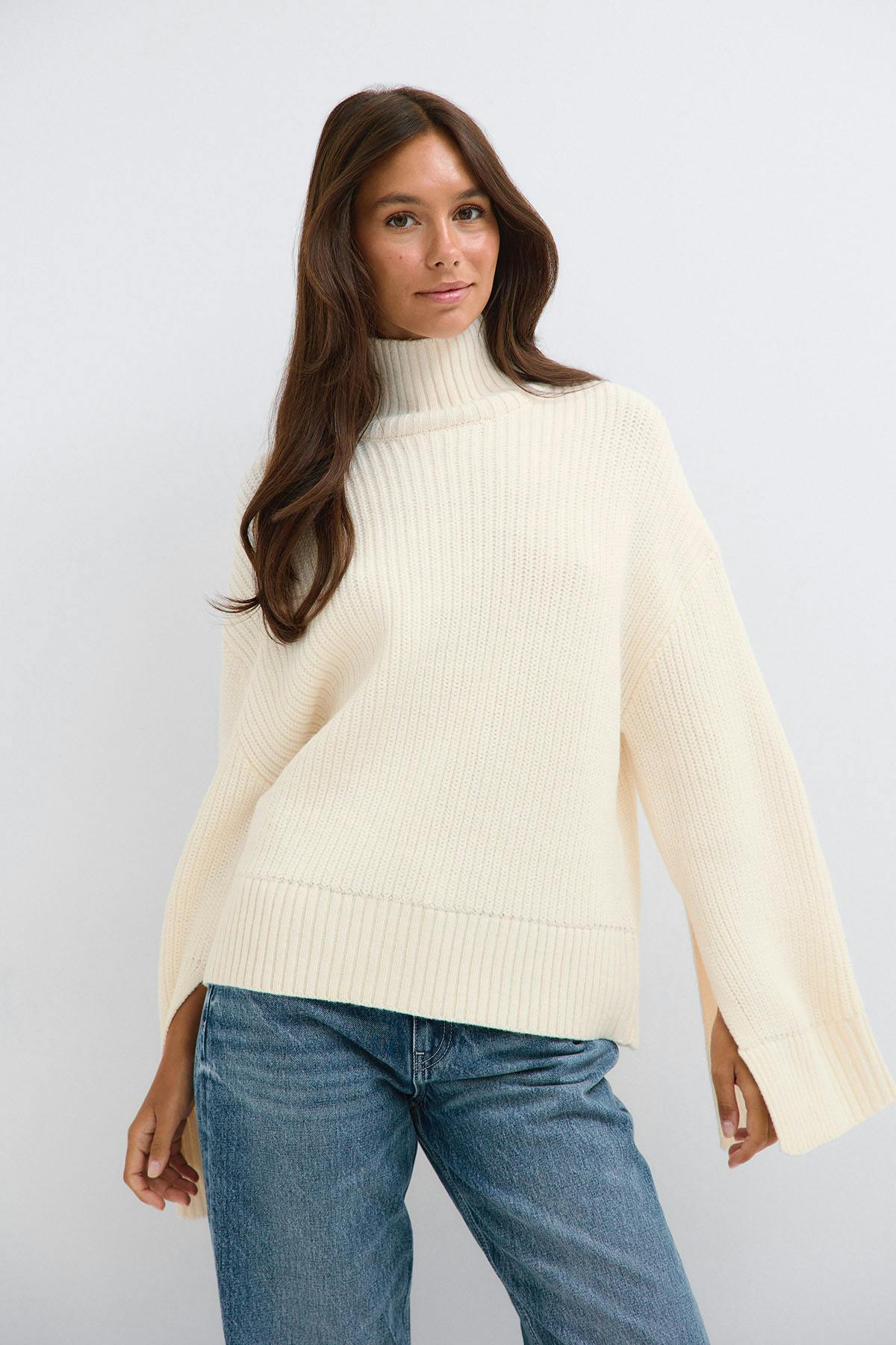 Knitted turtleneck sweater - White