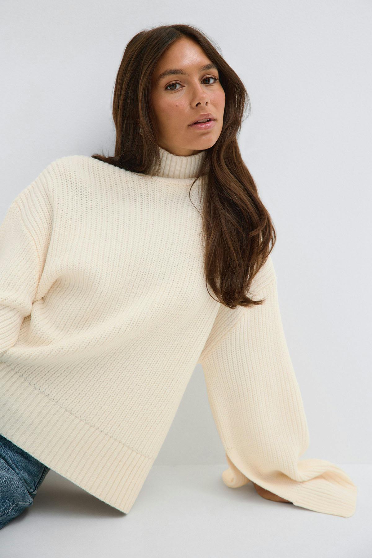 Knitted turtleneck sweater - White