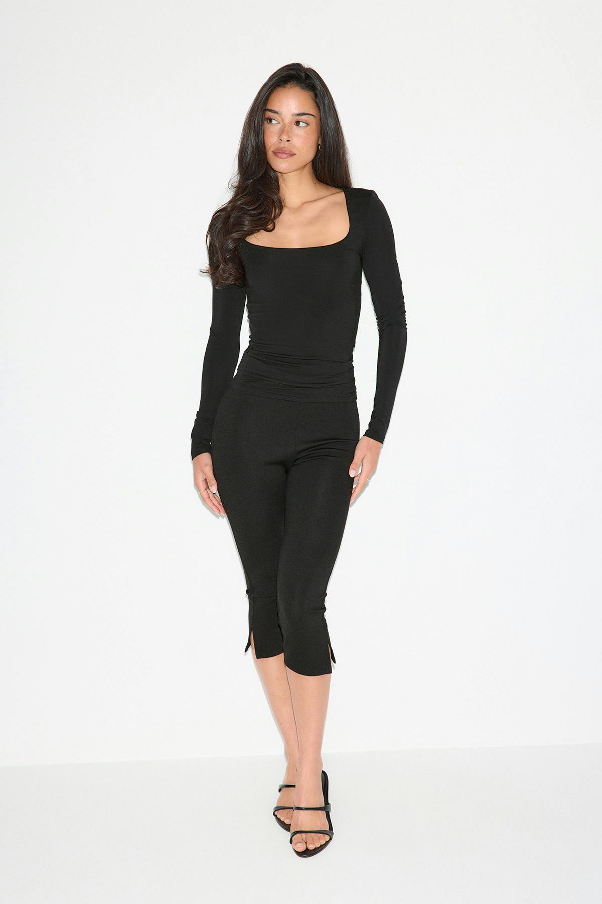 Slim fit scoop neck top - Black