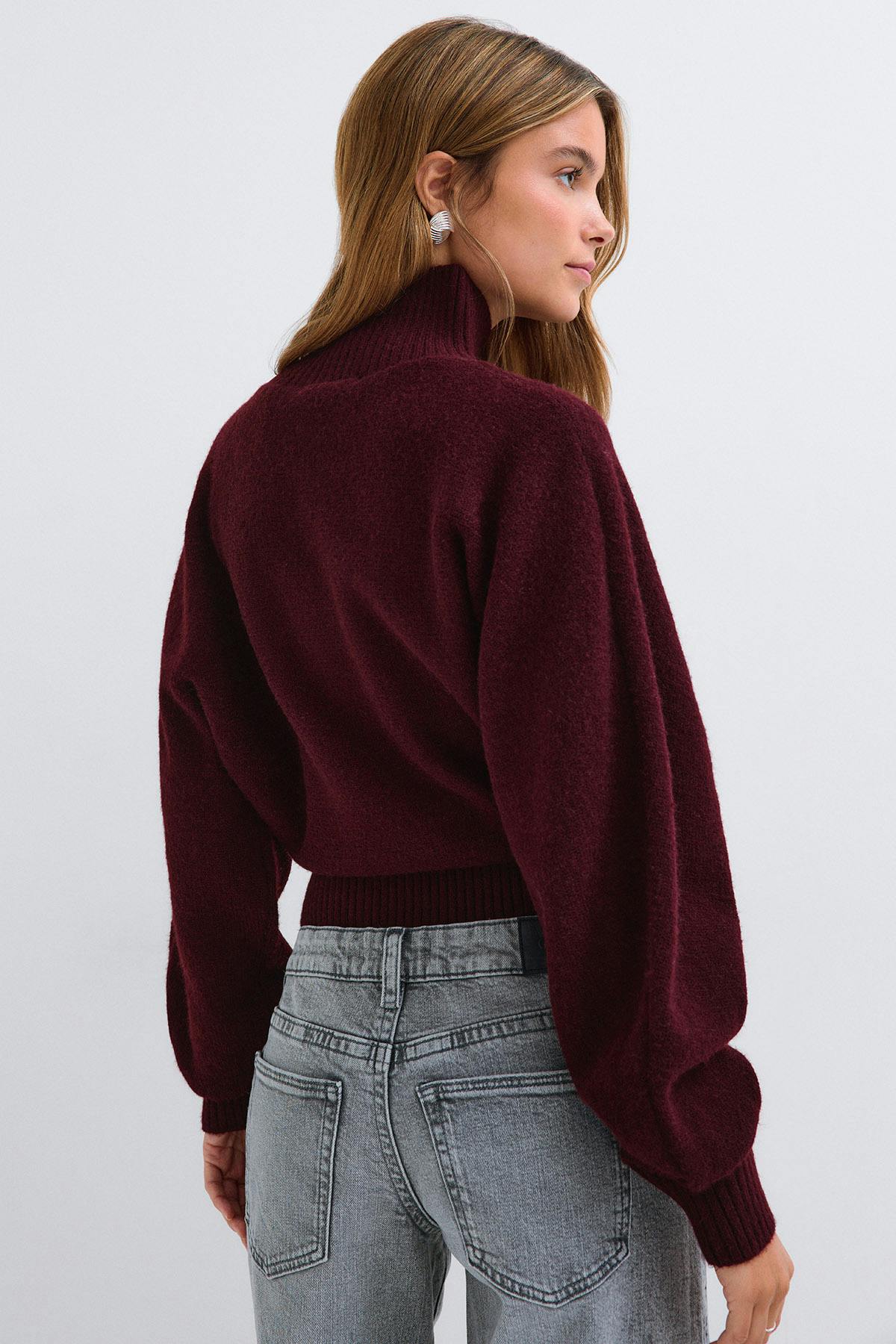 Knitted turtleneck sweater - Red