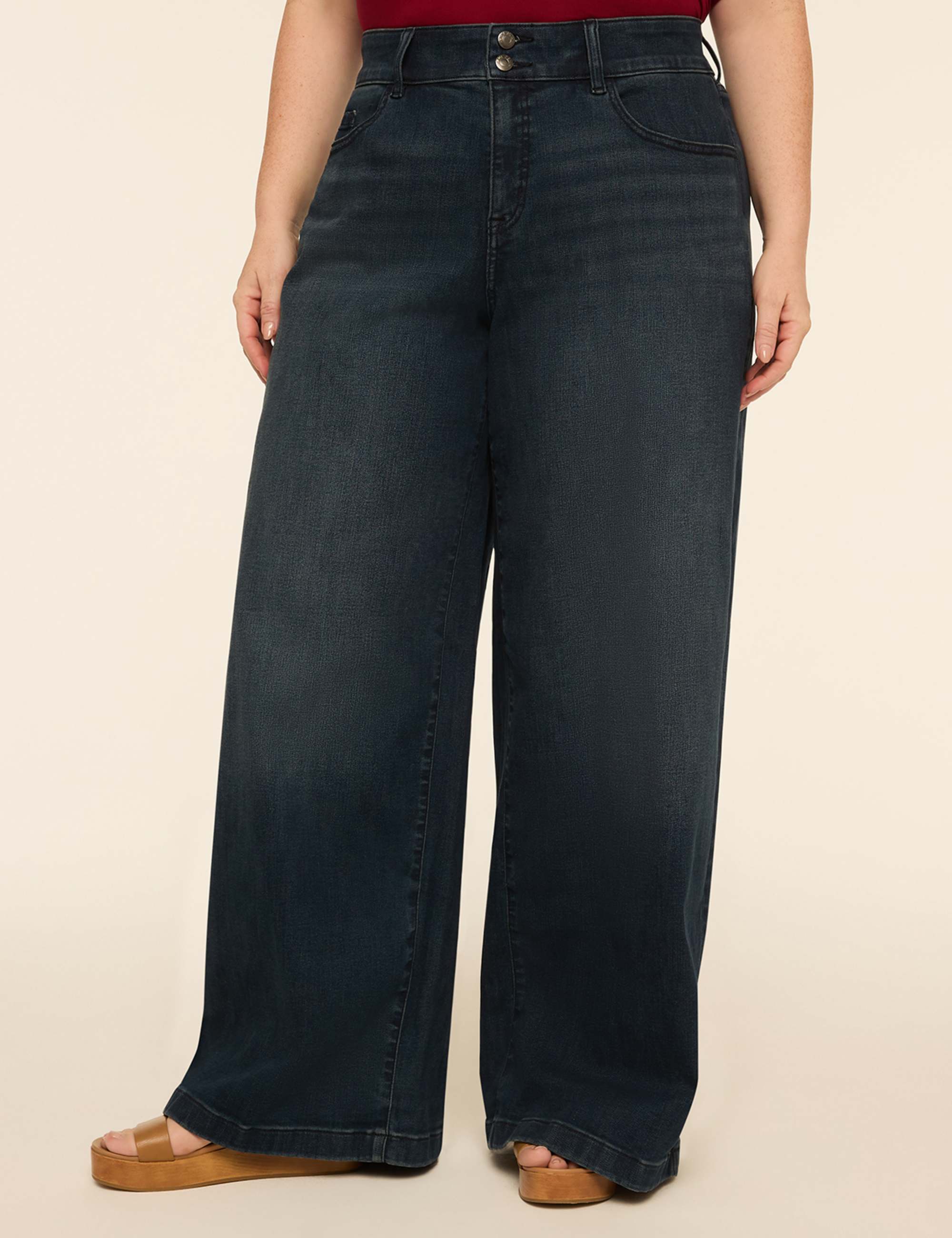 Fit High-Rise Wide Leg Jean