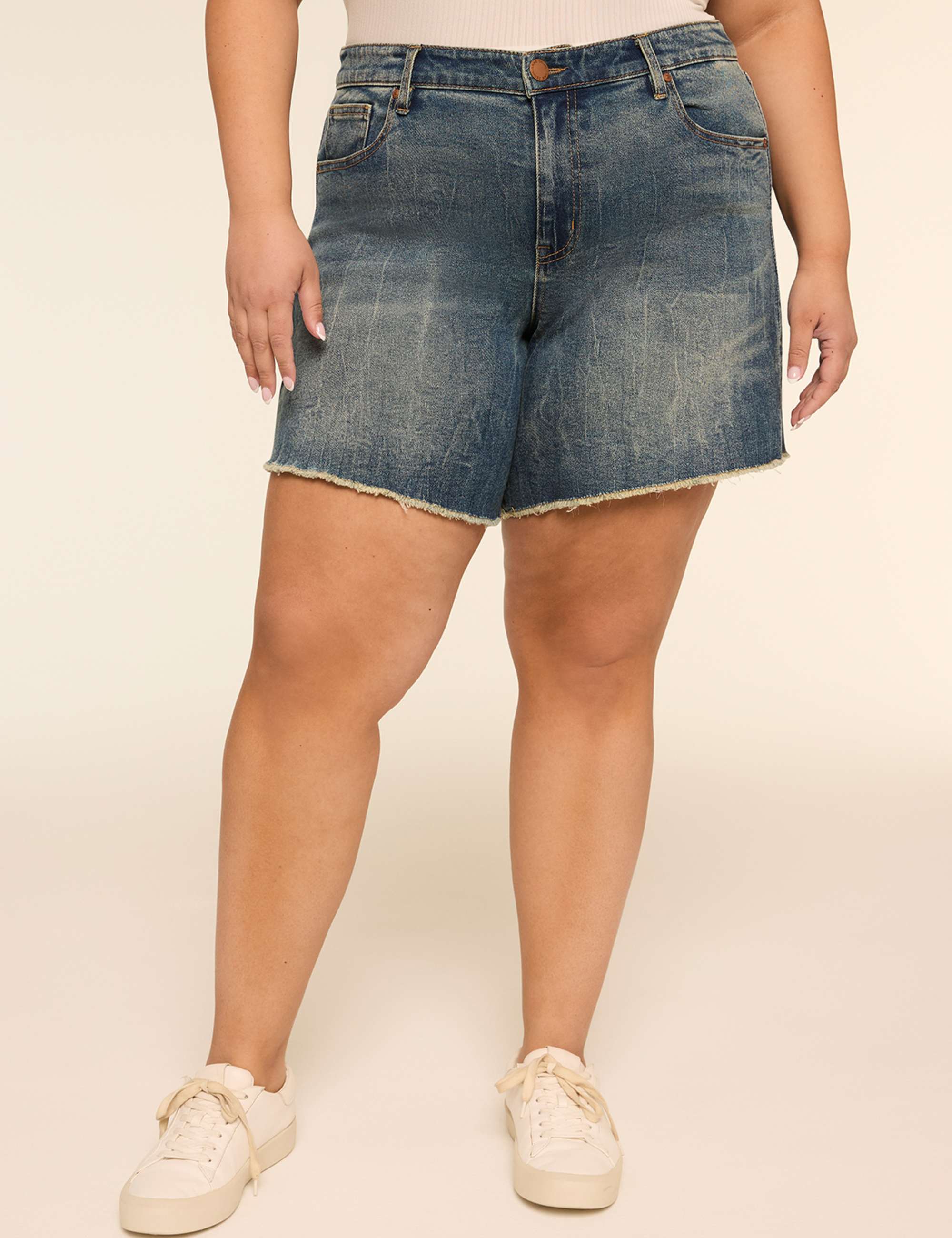 Relaxed 5.5" Short