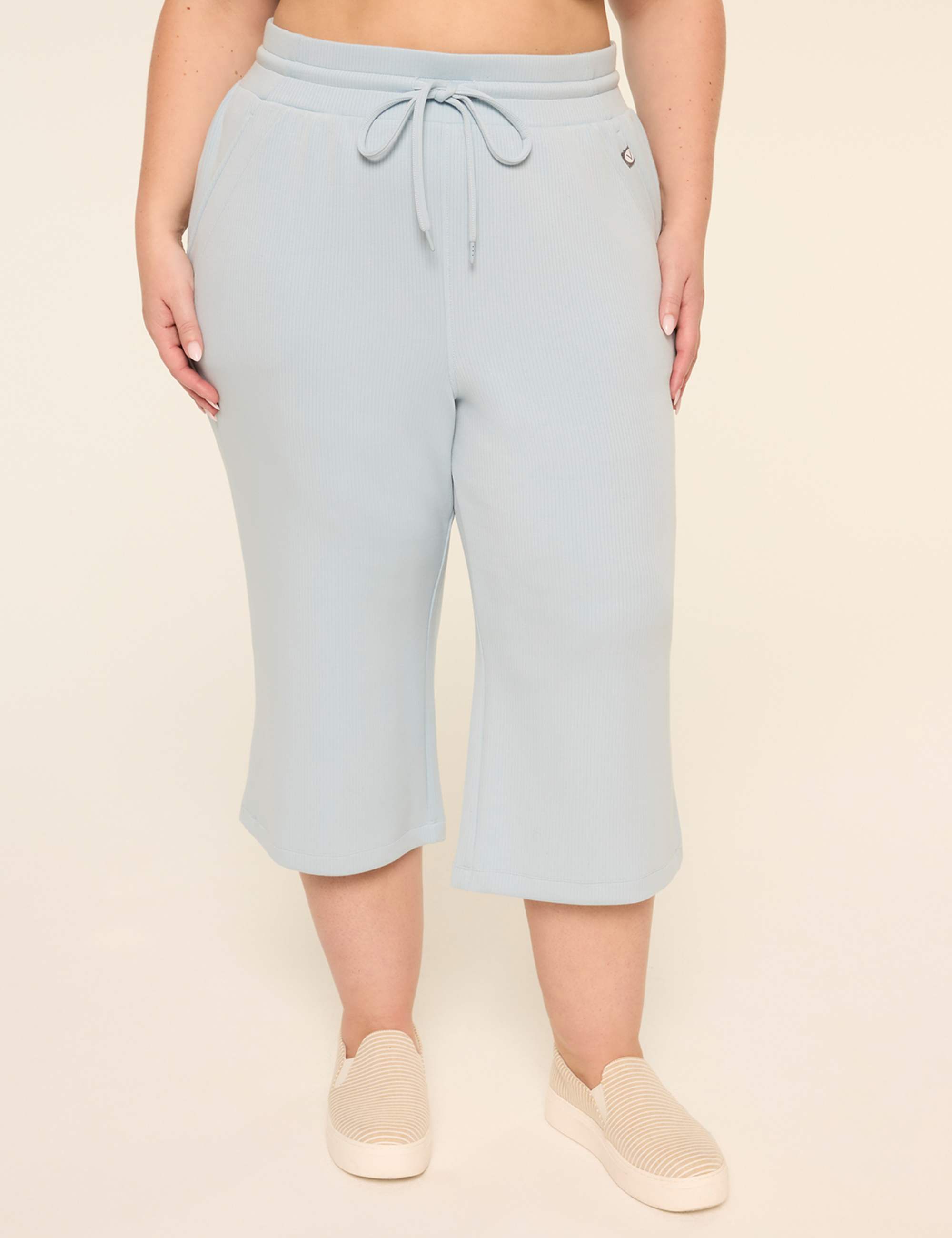 LIVI Ribbed Journey Relaxed Straight Crop Pant