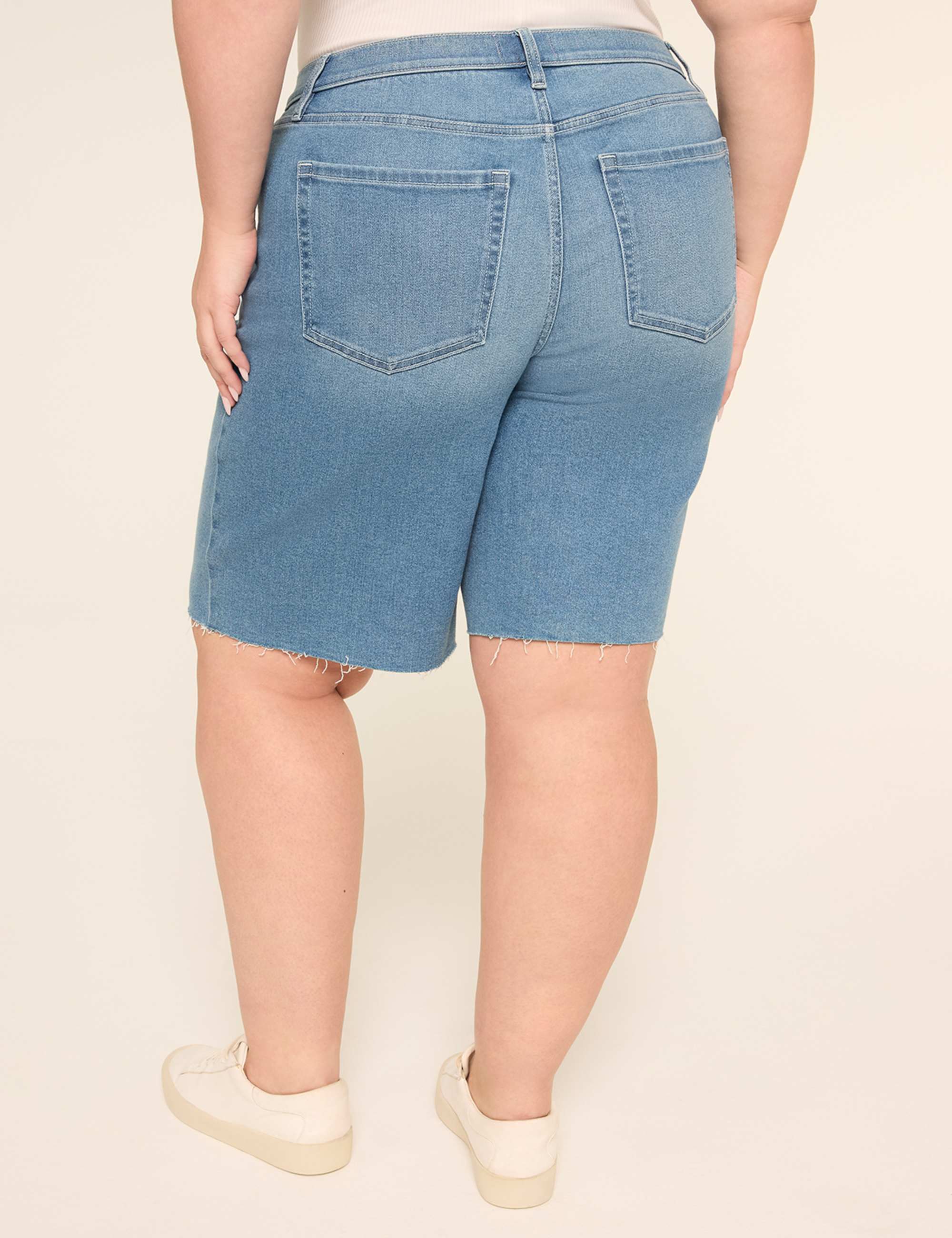Relaxed 10" Bermuda Short