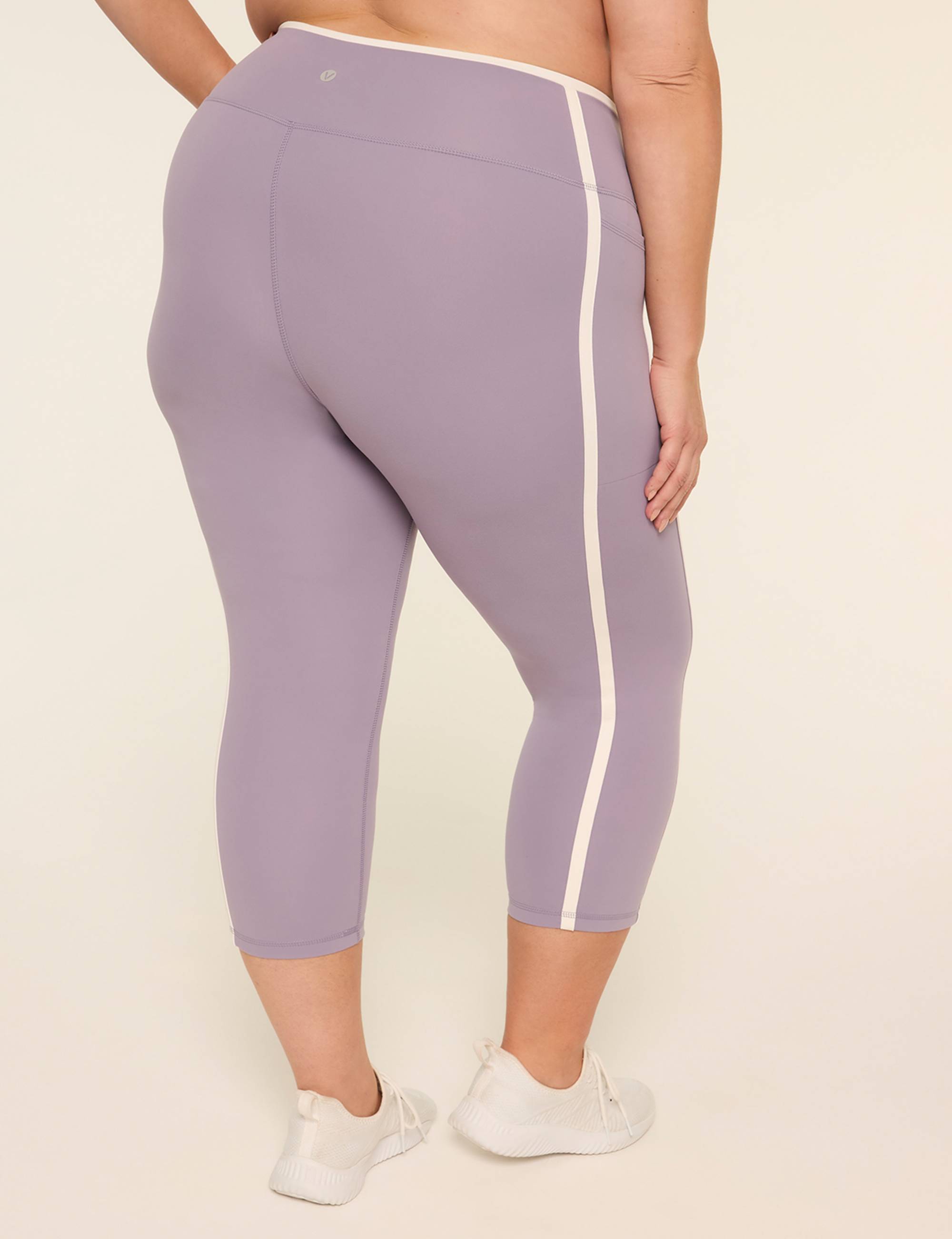 LIVI Soft Piped 21" Capri Legging