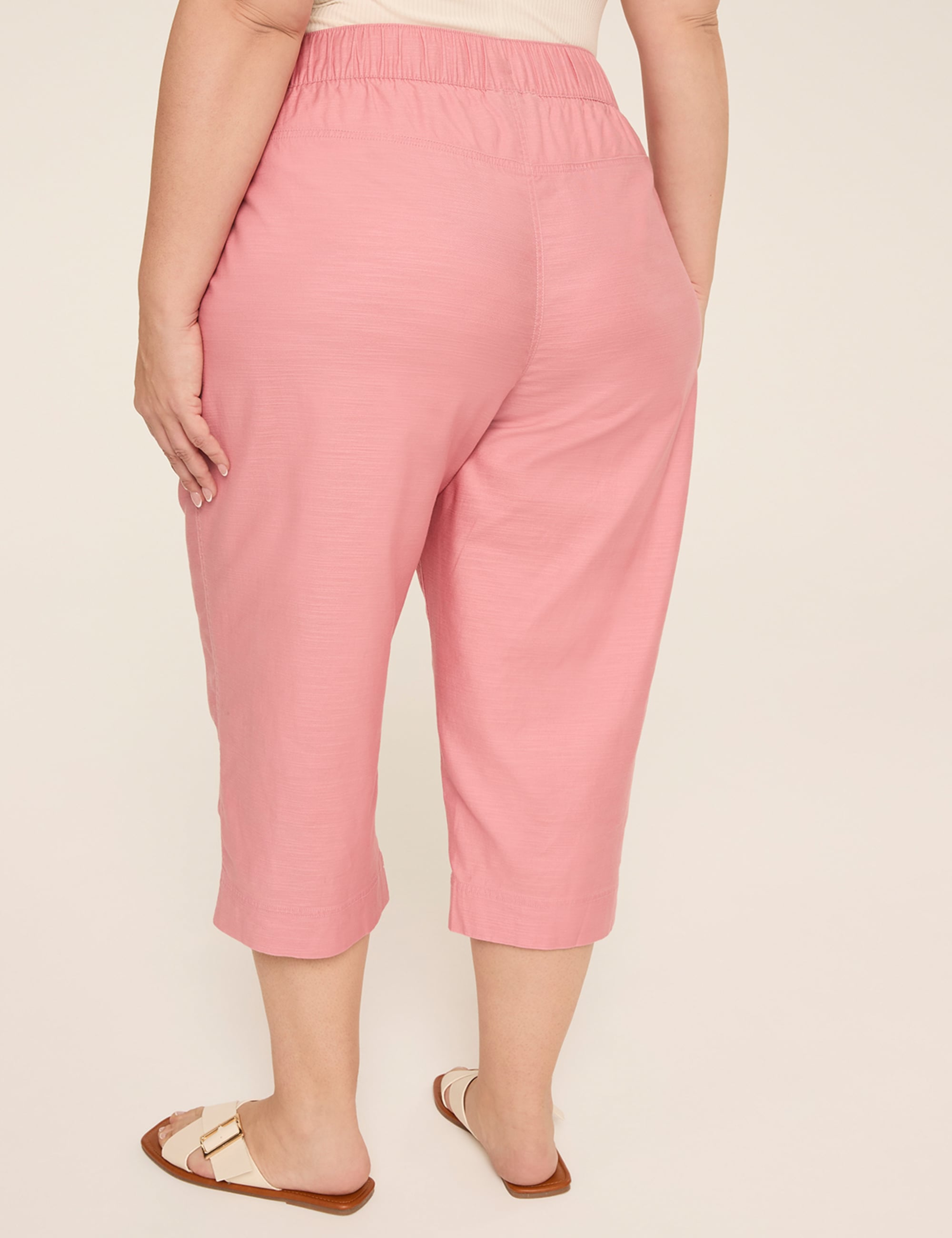 Slub Pull-On Capri Pant