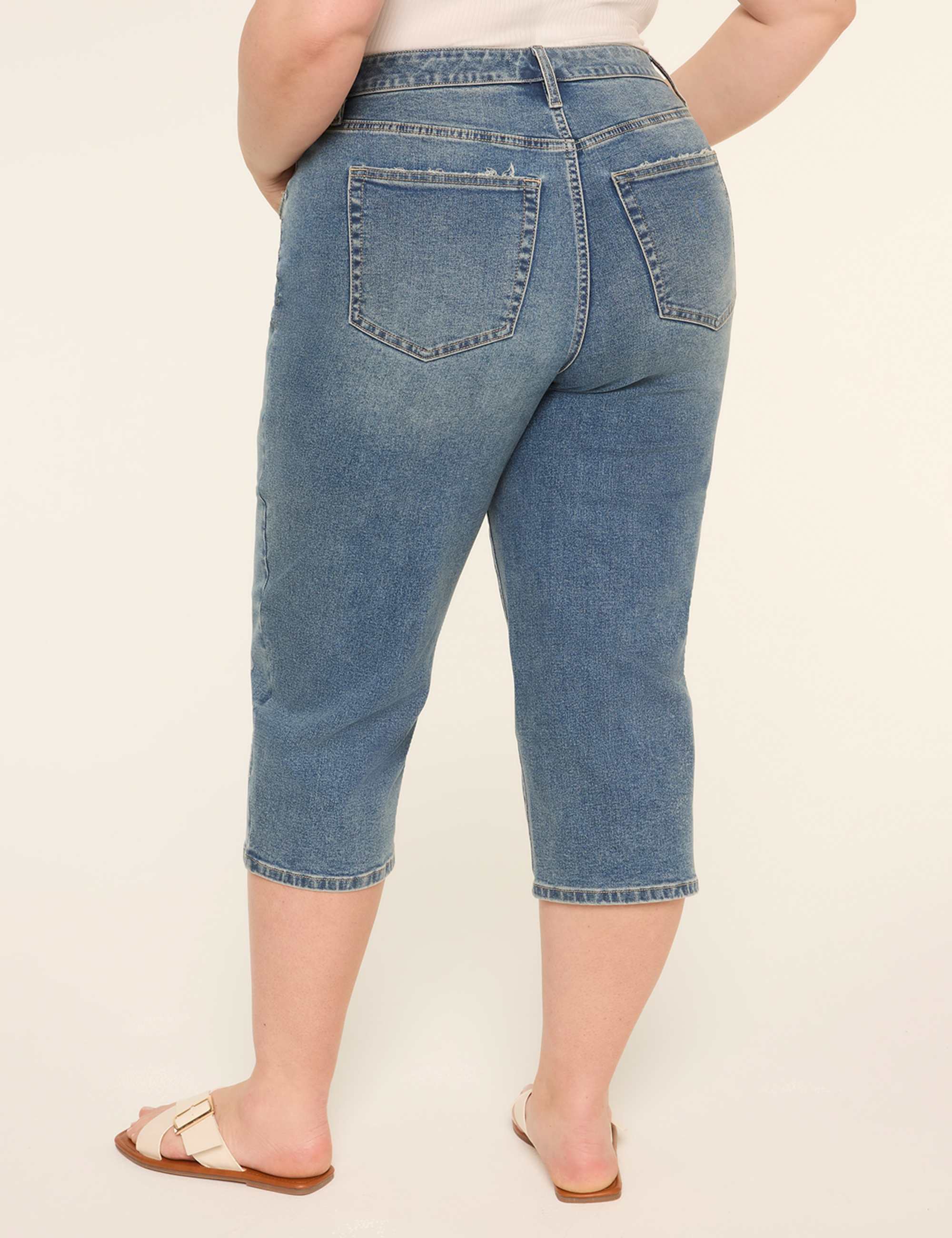 Signature Fit Straight Capri