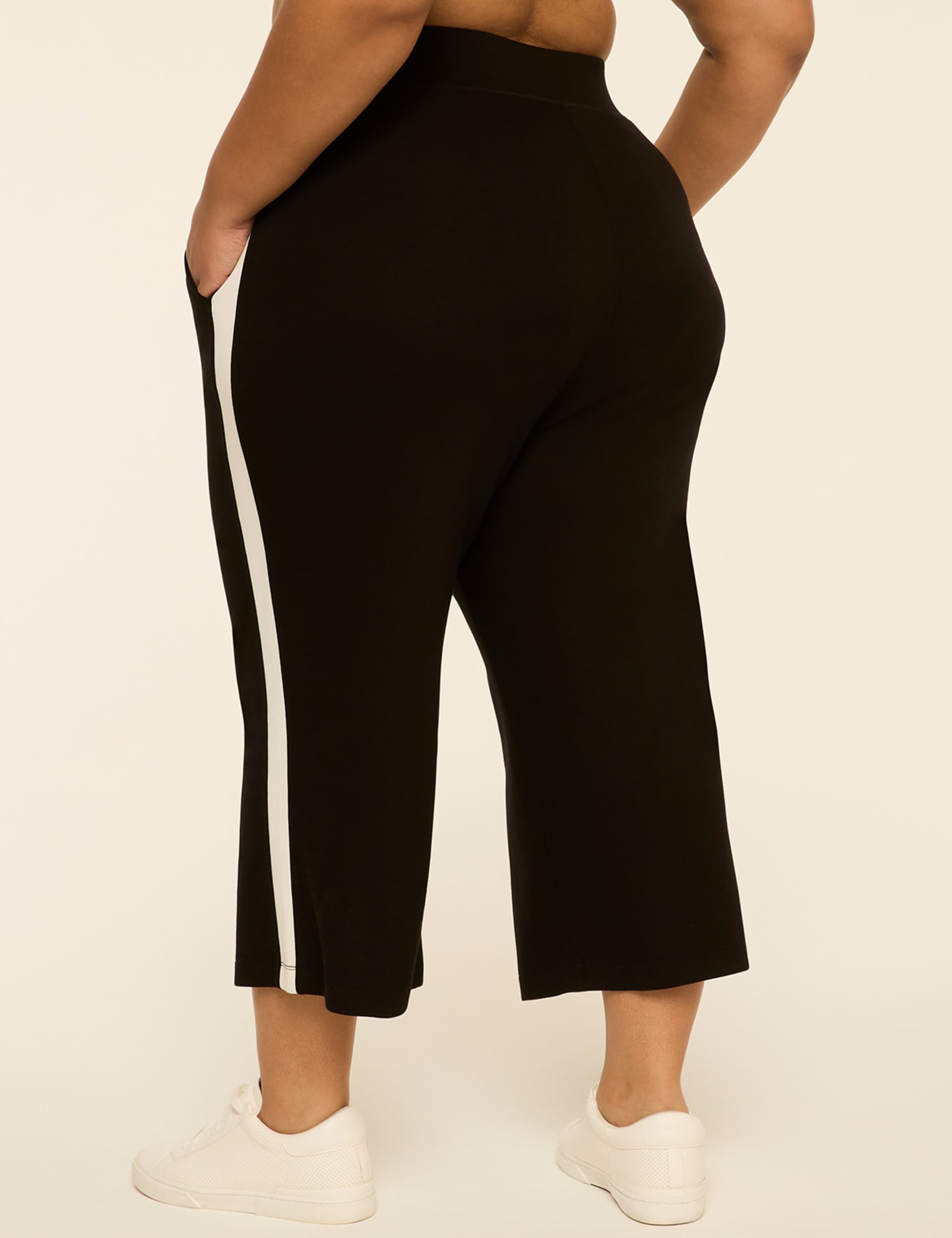 LIVI Journey Relaxed Straight Colorblock Capri