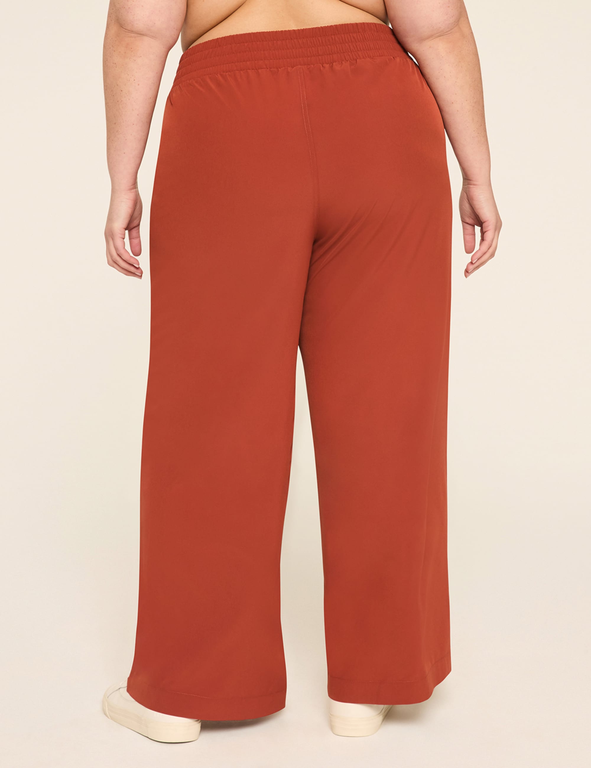 LIVI Stretch Woven Relaxed Straight Pant