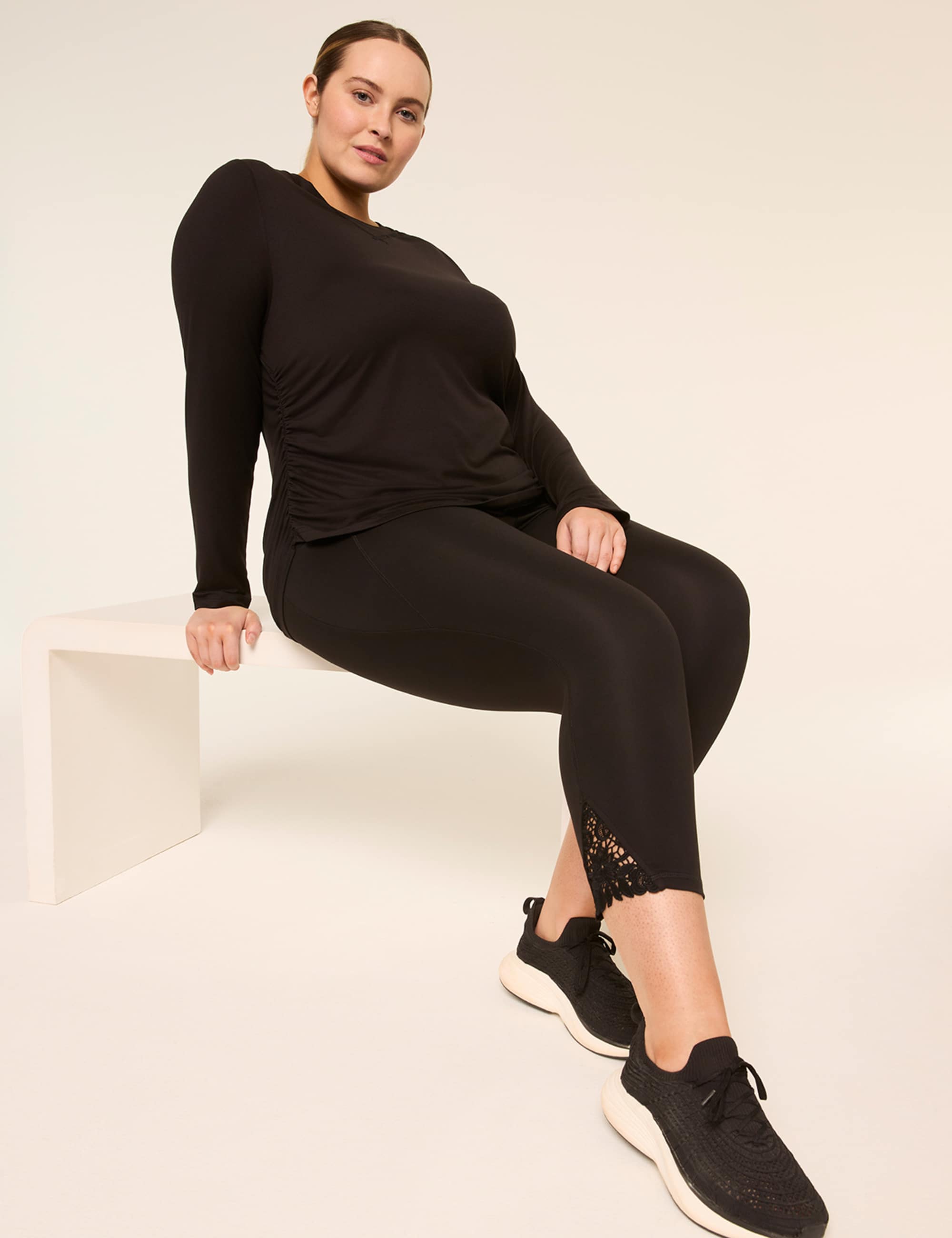LIVI Soft Lace-Detail 21" Capri Legging