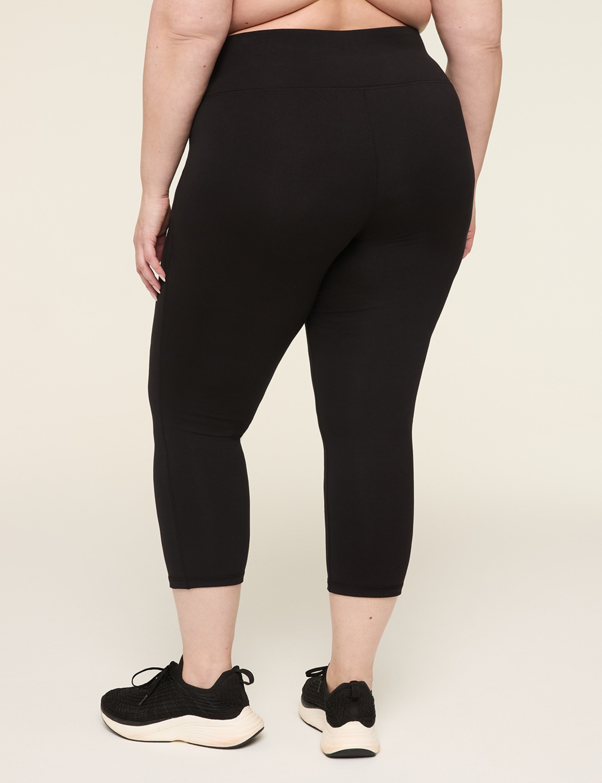 LIVI Signature Stretch 21" Capri Legging