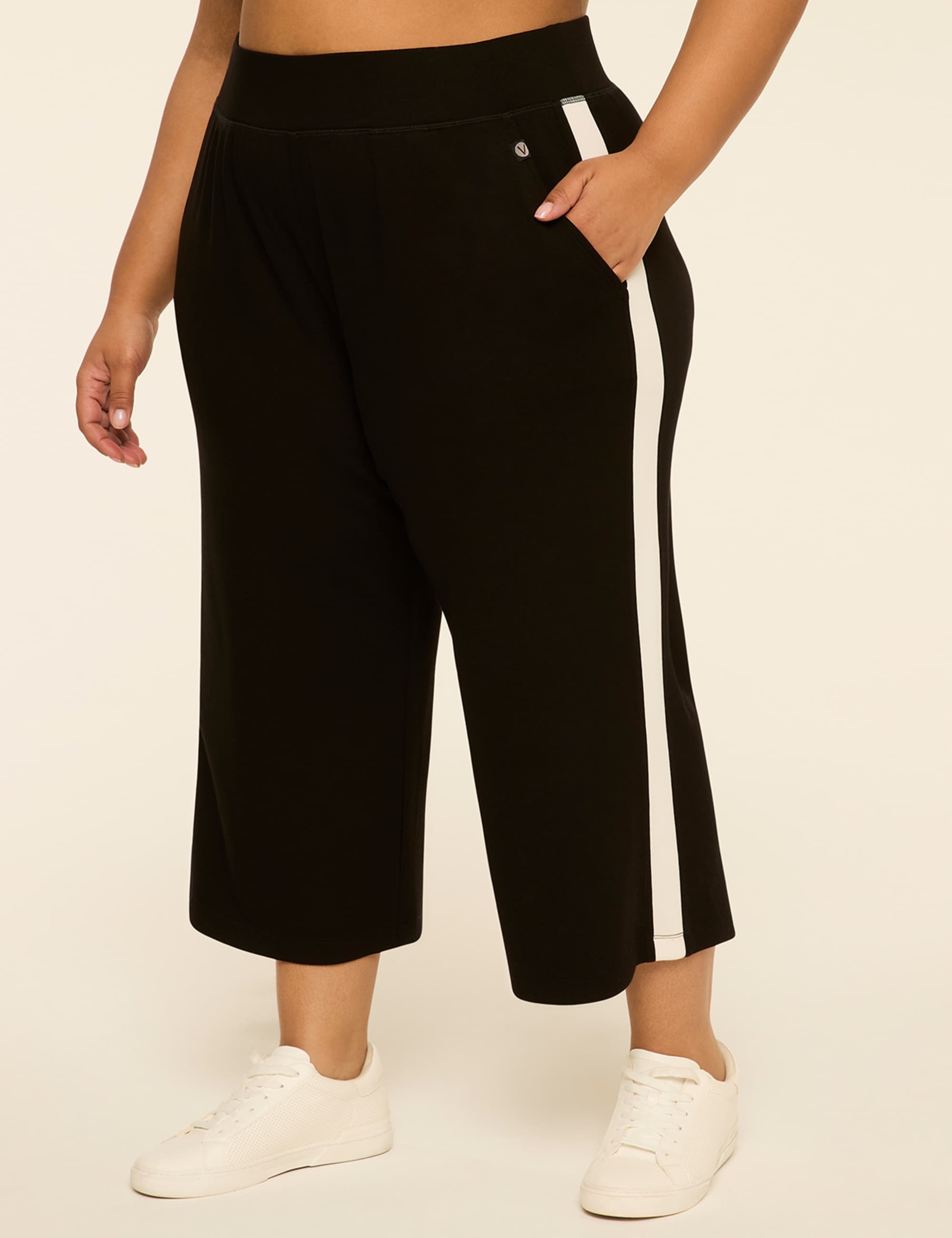 LIVI Journey Relaxed Straight Colorblock Capri