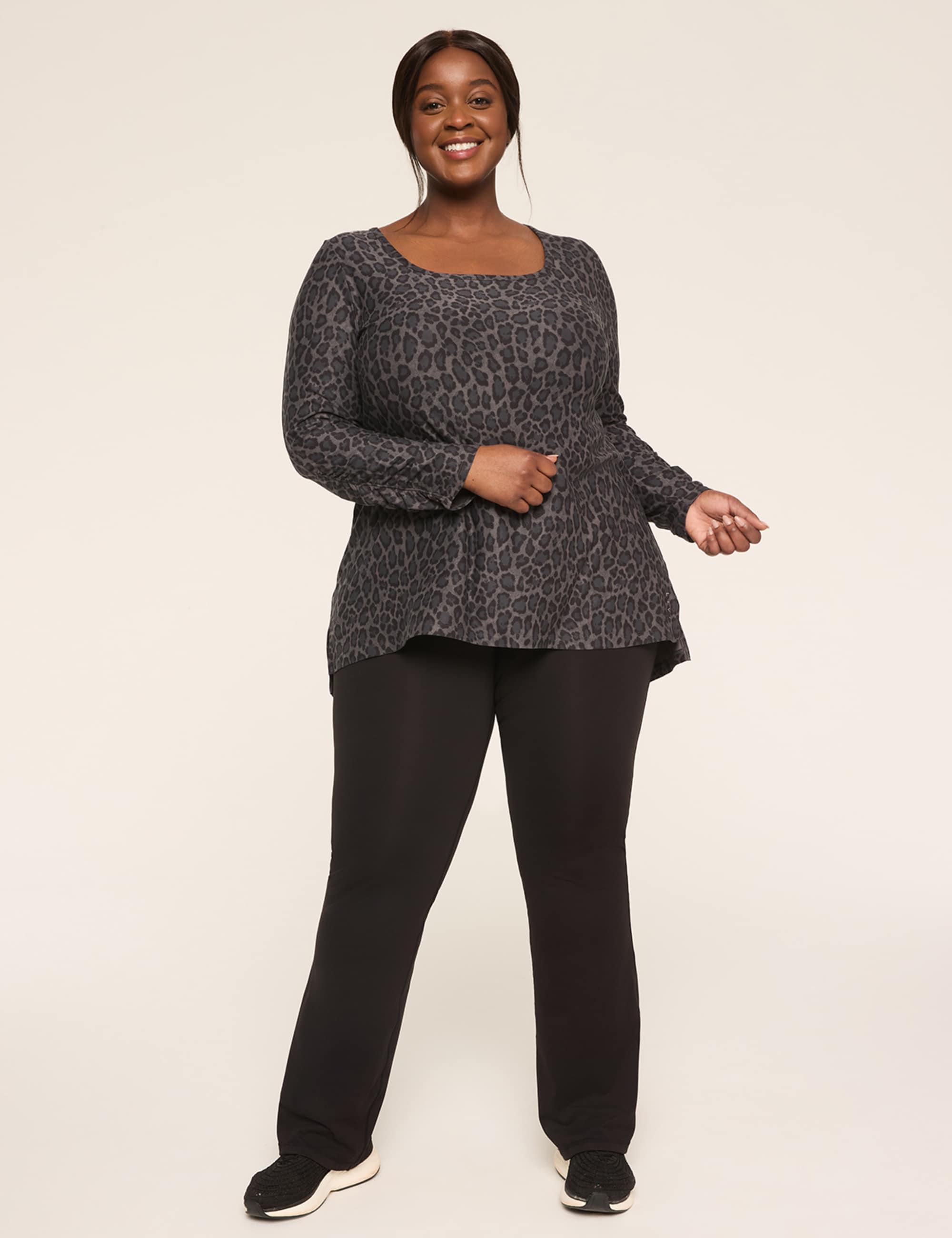 LIVI Soft Ruched-Sleeve Tunic