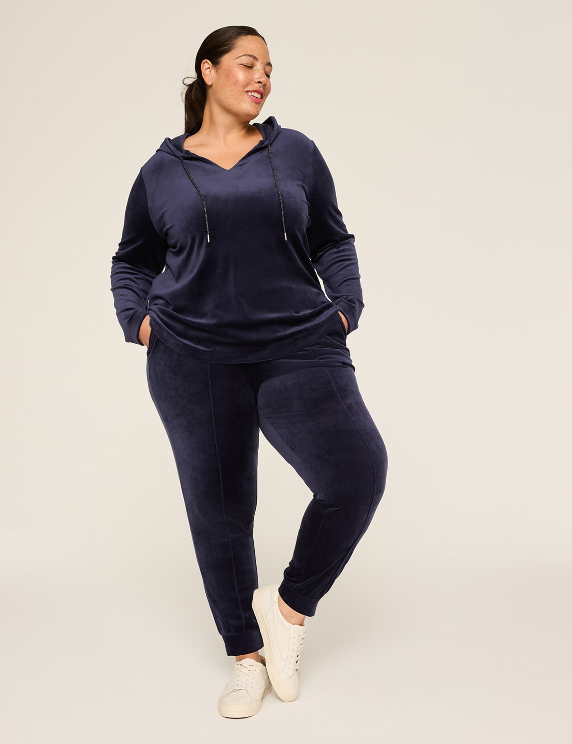 LIVI Velour Jogger