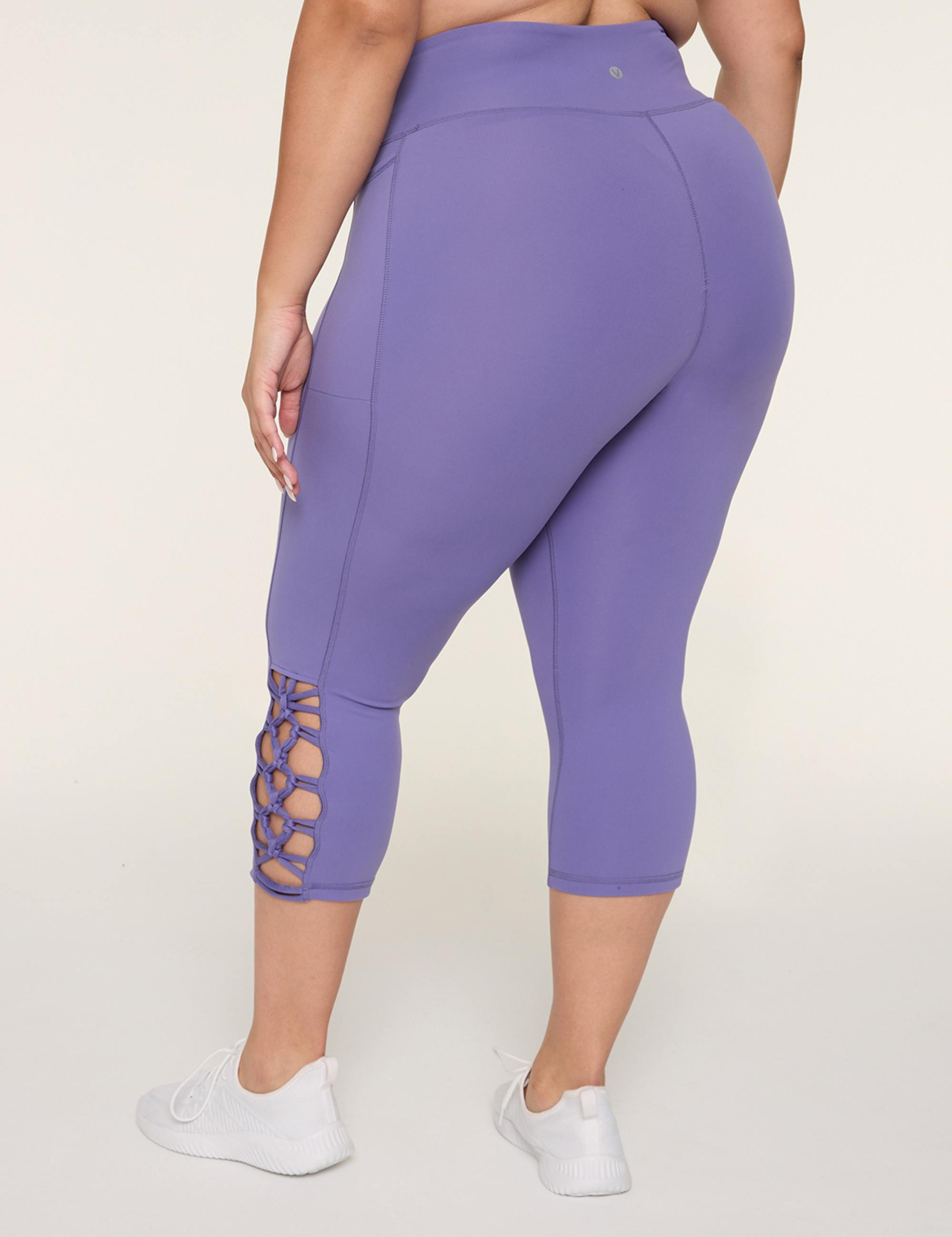 LIVI Soft Macrame-Detail 21" Capri Legging