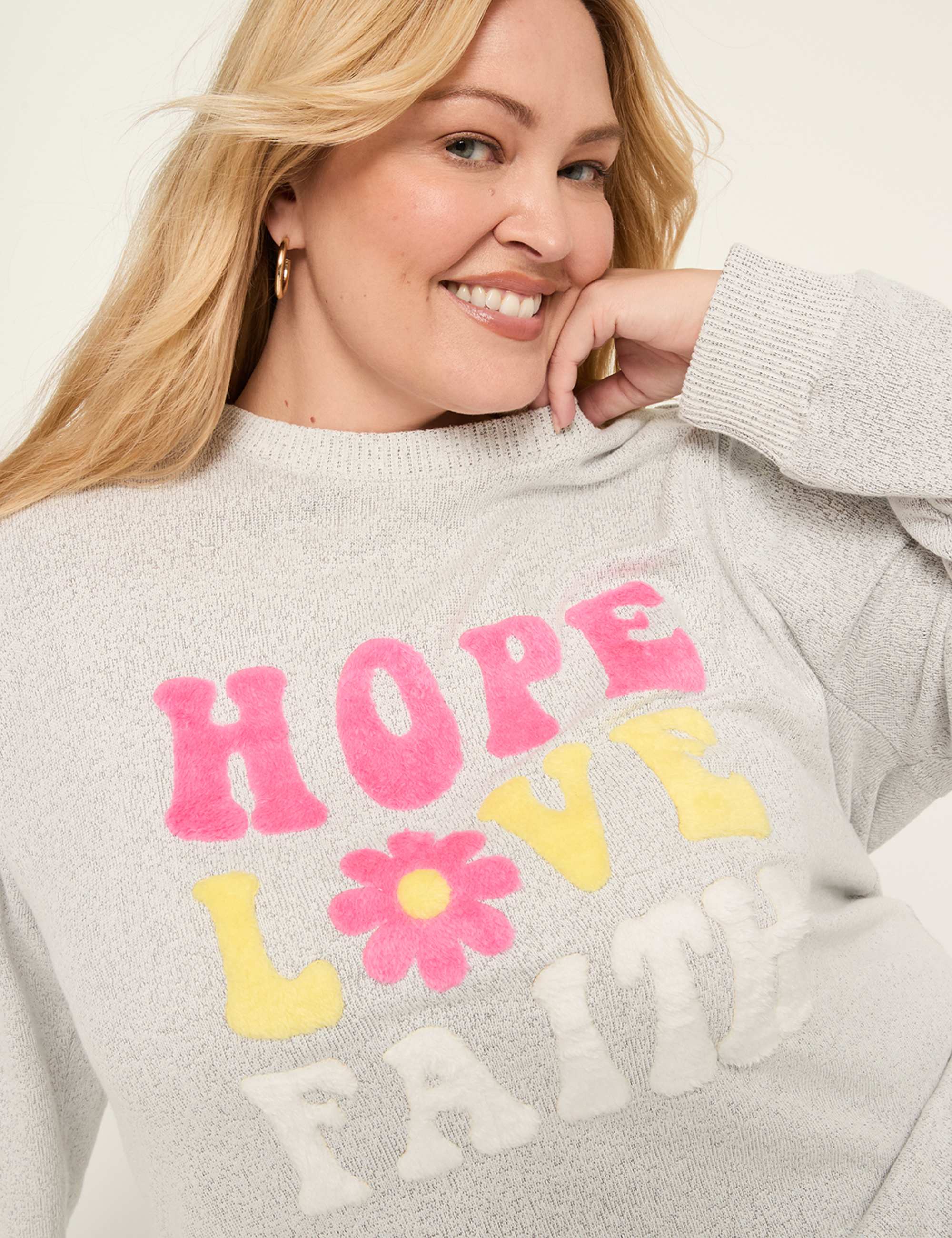 Soft-Textured Hope, Love Faith Graphic Sweatshirt