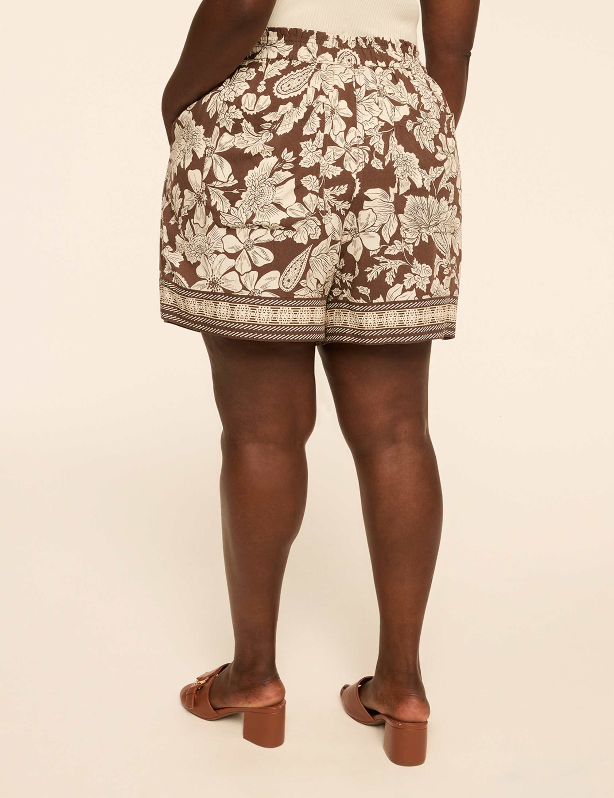 Printed Relaxed Pull-On 5.5” Short